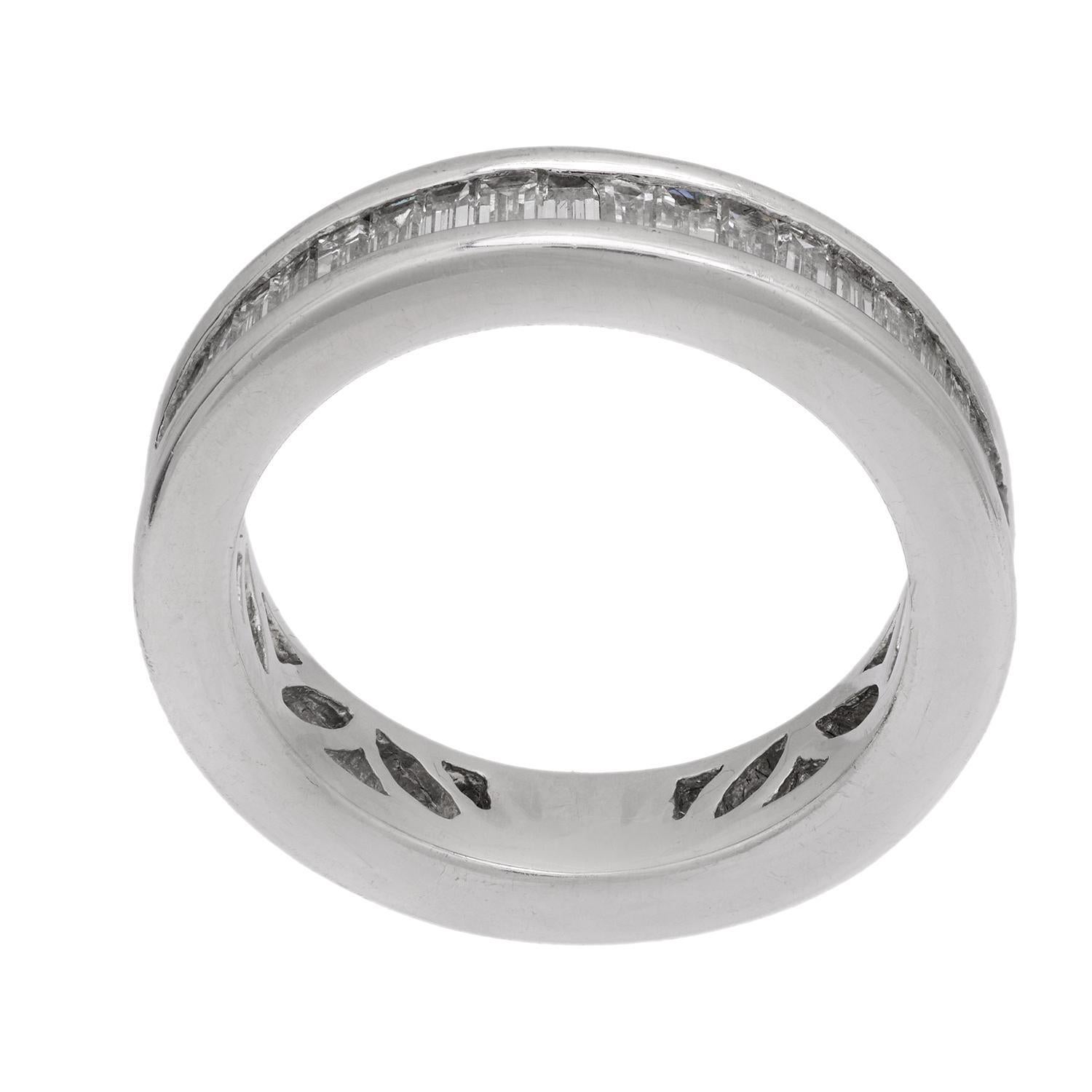 Moderne Bracelet éternel en platine et diamant en vente