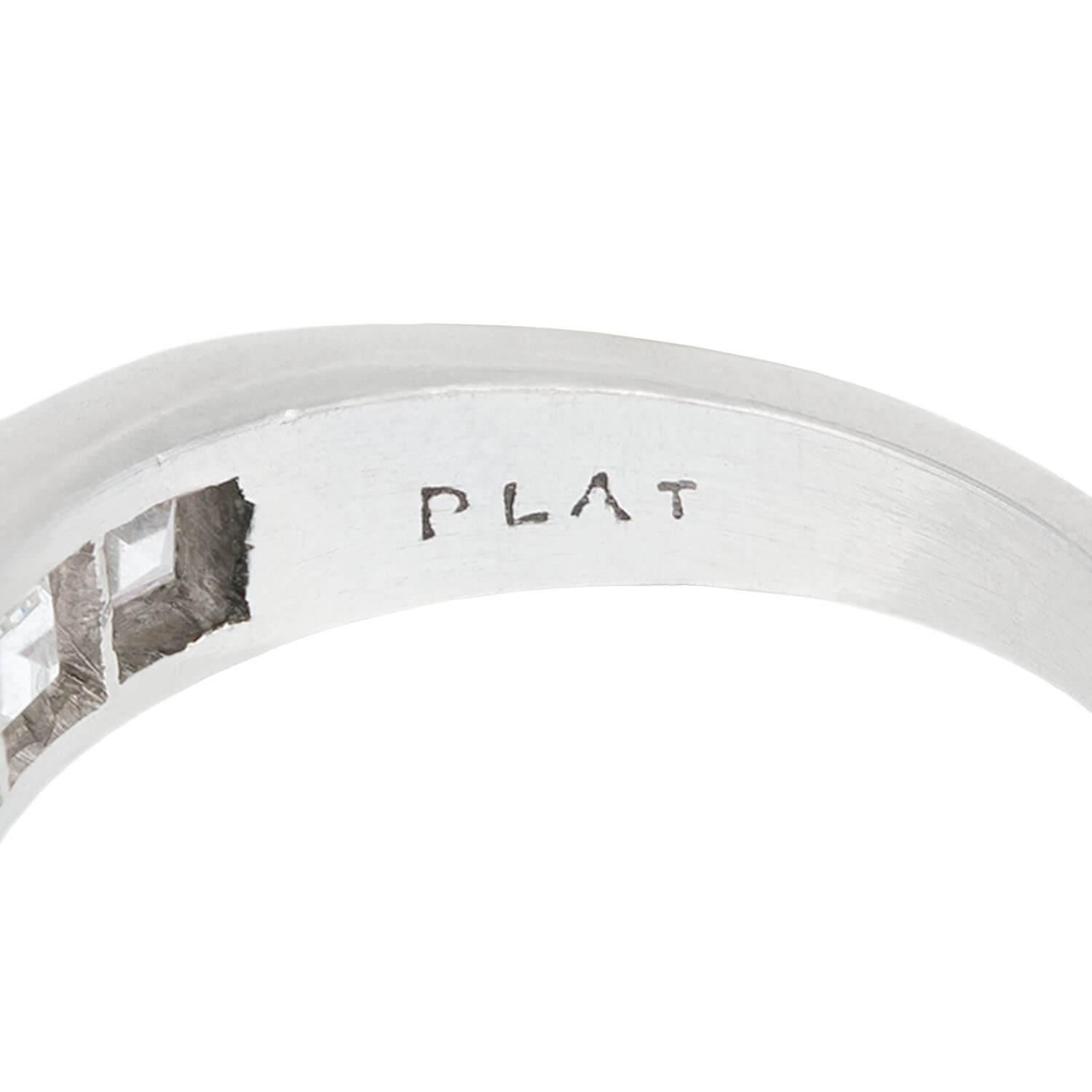 Fascia a mezza eternità con diamante in platino Estate in vendita 1