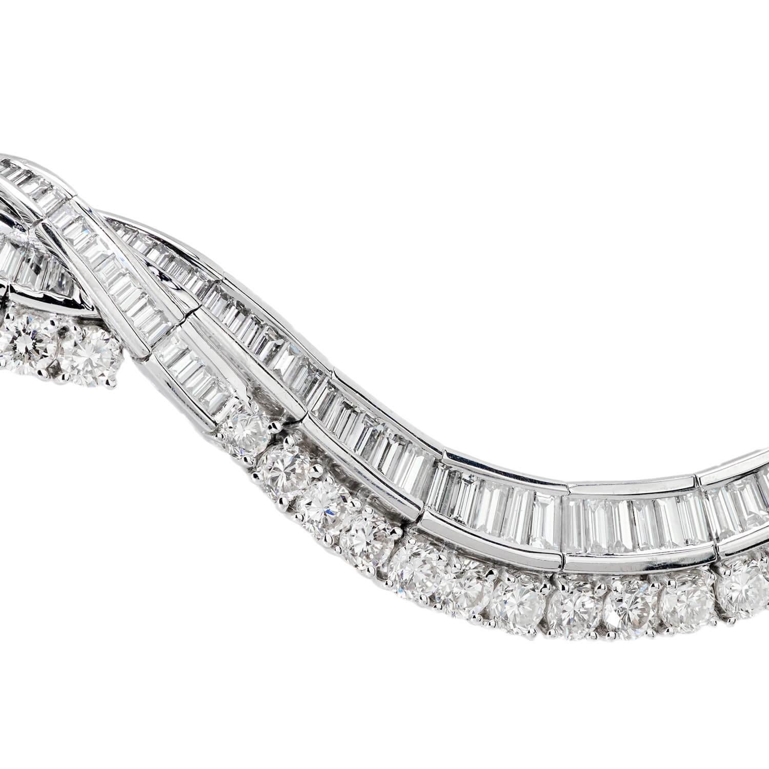 Estate Platin-Diamant-Dreieckskette Riviera (Moderne) im Angebot