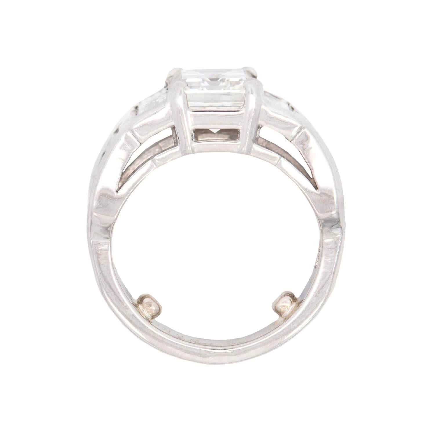 Anillo de compromiso de diamantes GIA en platino 3ct Moderno en venta