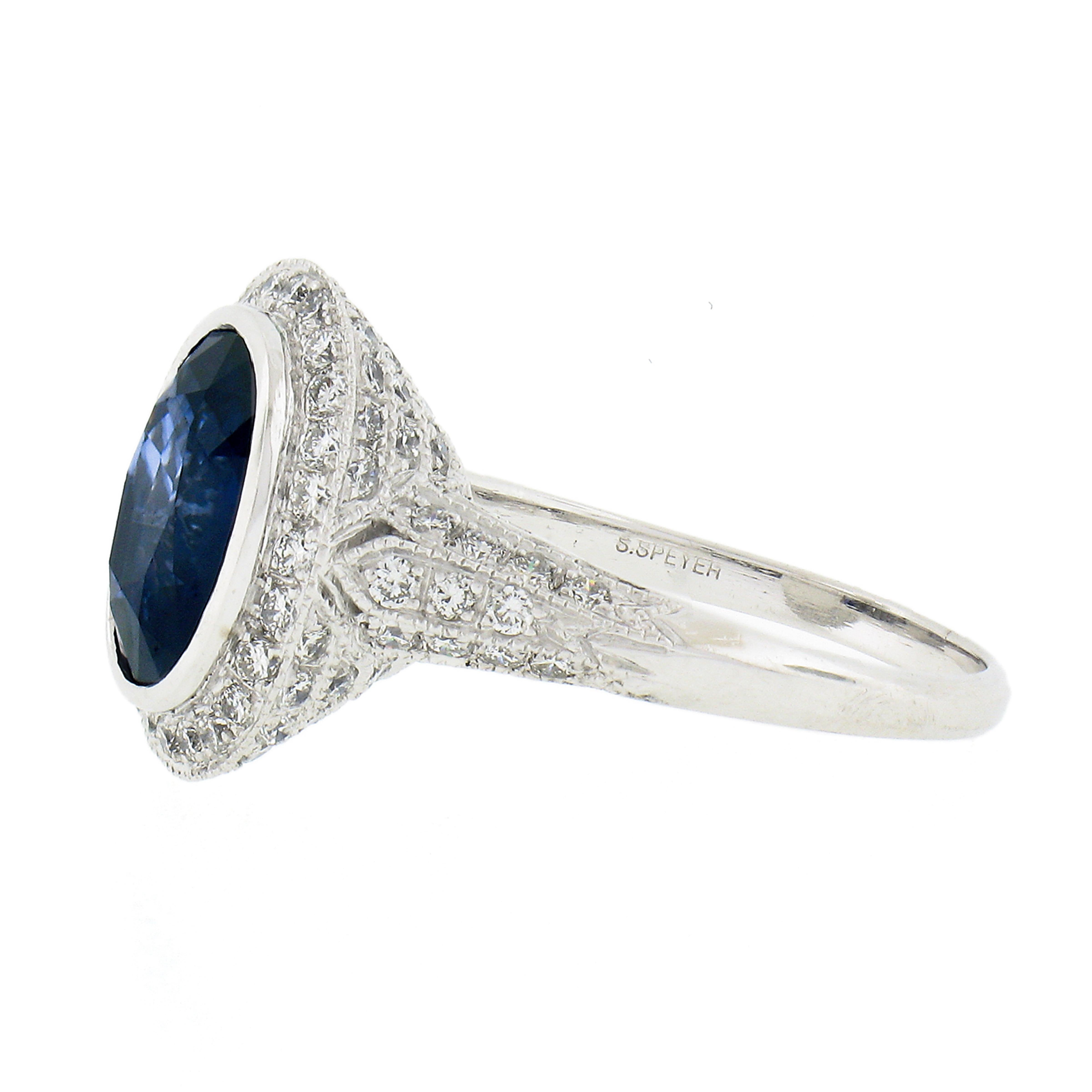 Bague de fiançailles en platine GIA, saphir ovale de Ceylan à chaton, pavé de diamants, avec halo. Pour femmes en vente