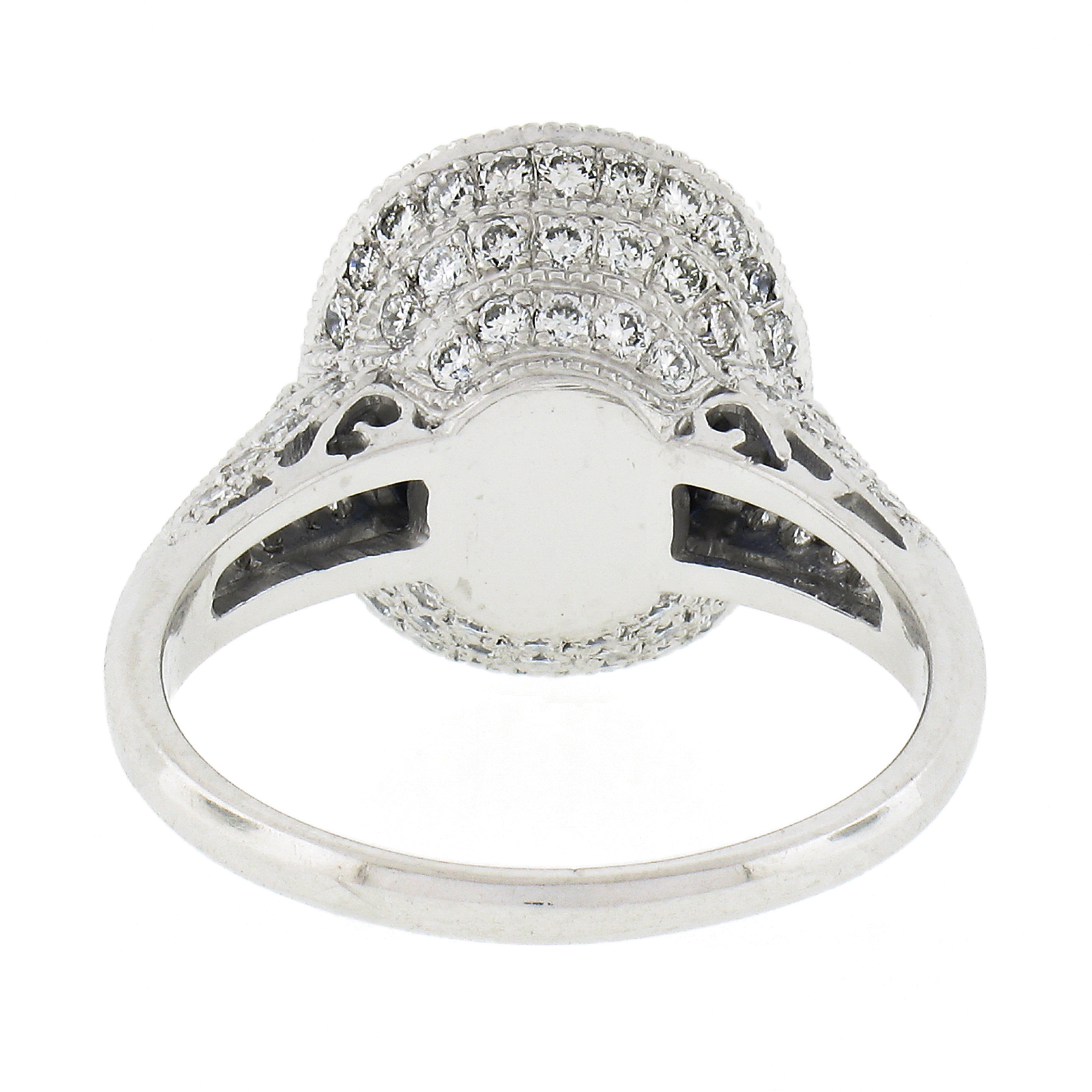 Bague de fiançailles en platine GIA, saphir ovale de Ceylan à chaton, pavé de diamants, avec halo. en vente 2