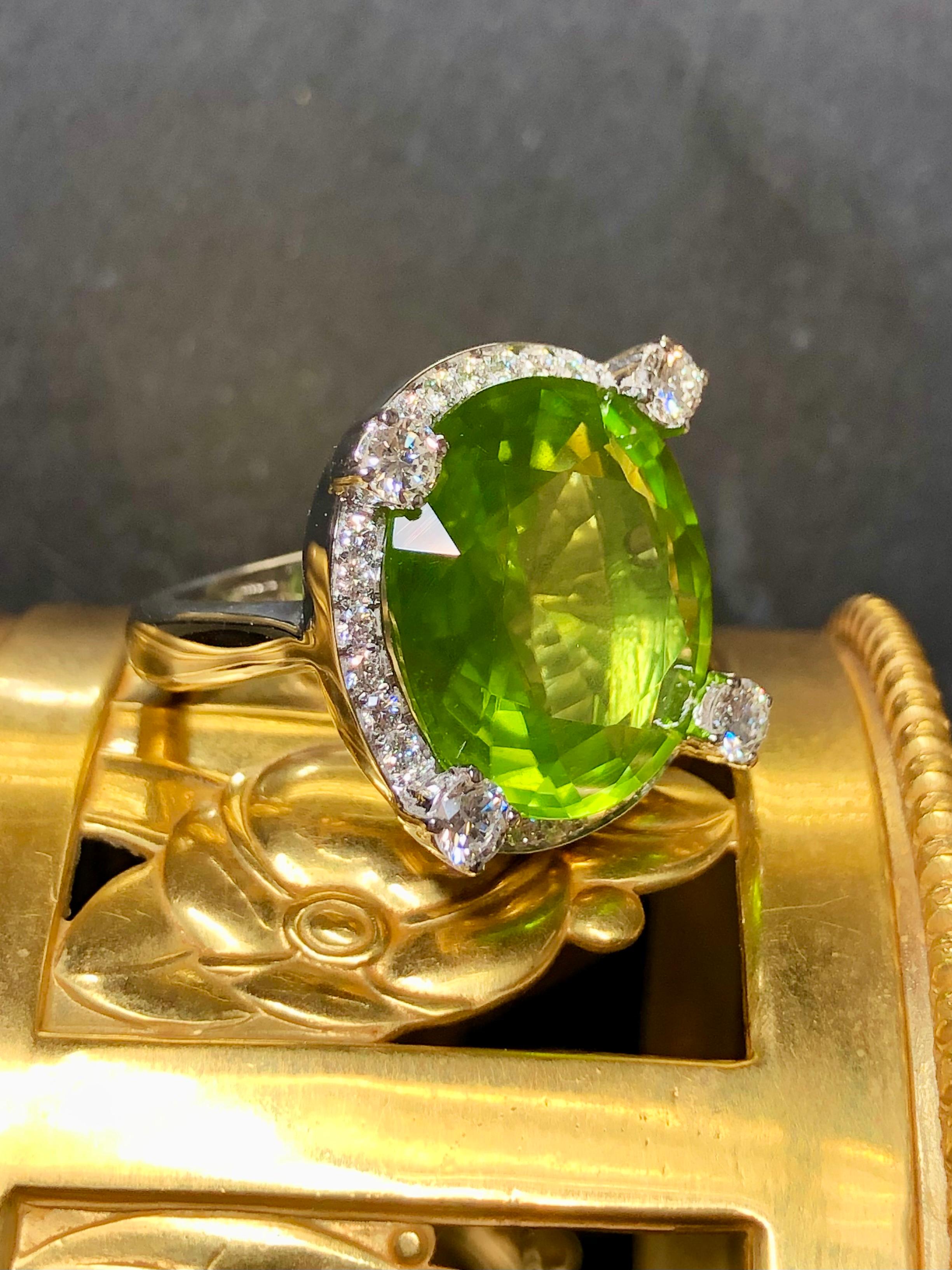 peridot claddagh ring