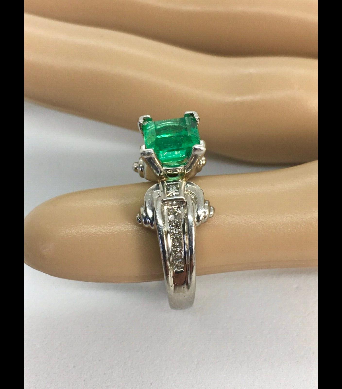 Estate Platinum Natural Colombian Emerald and Diamonds Solitaire Ring For Sale 2