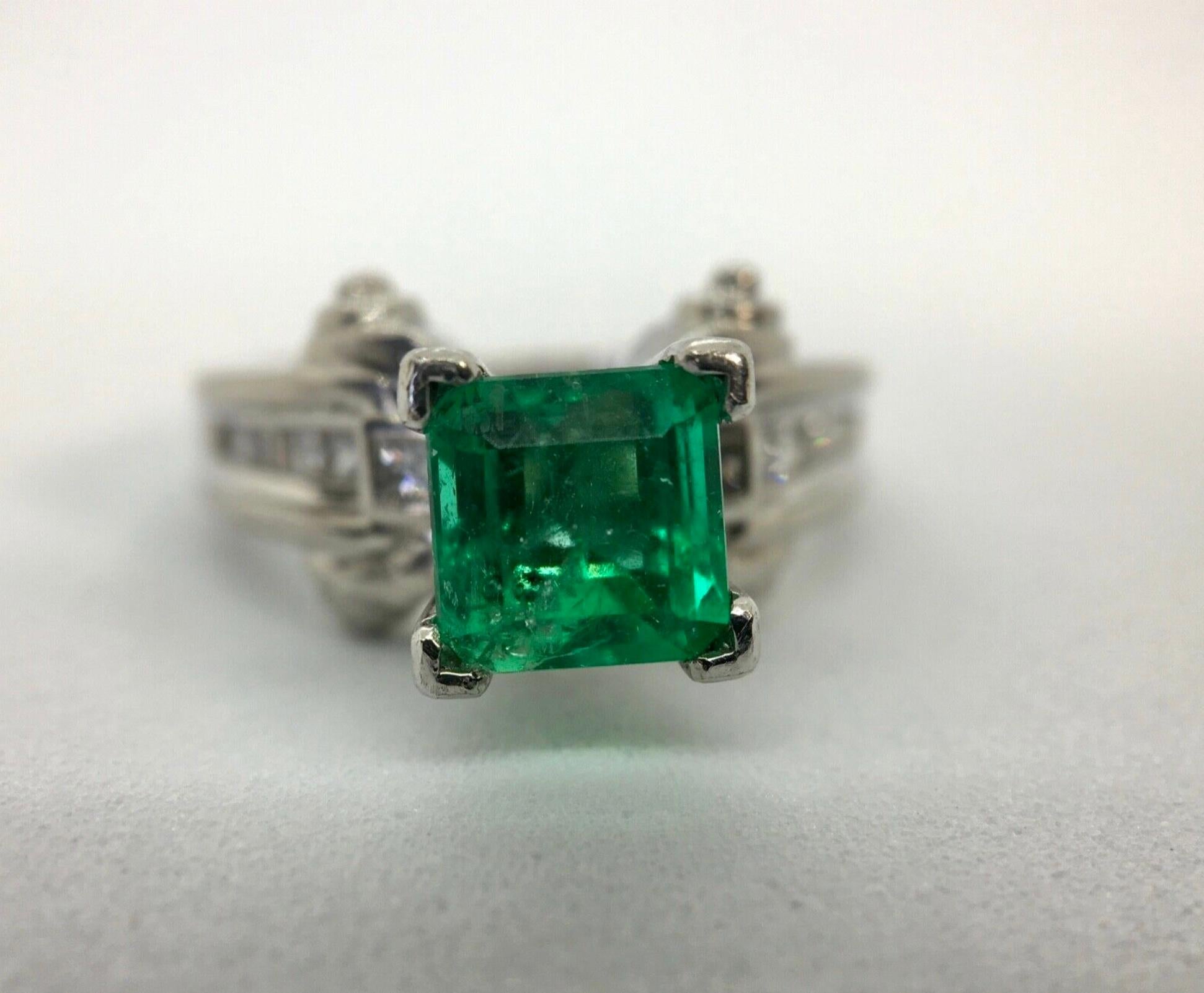 Estate Platinum Natural Colombian Emerald and Diamonds Solitaire Ring For Sale 3