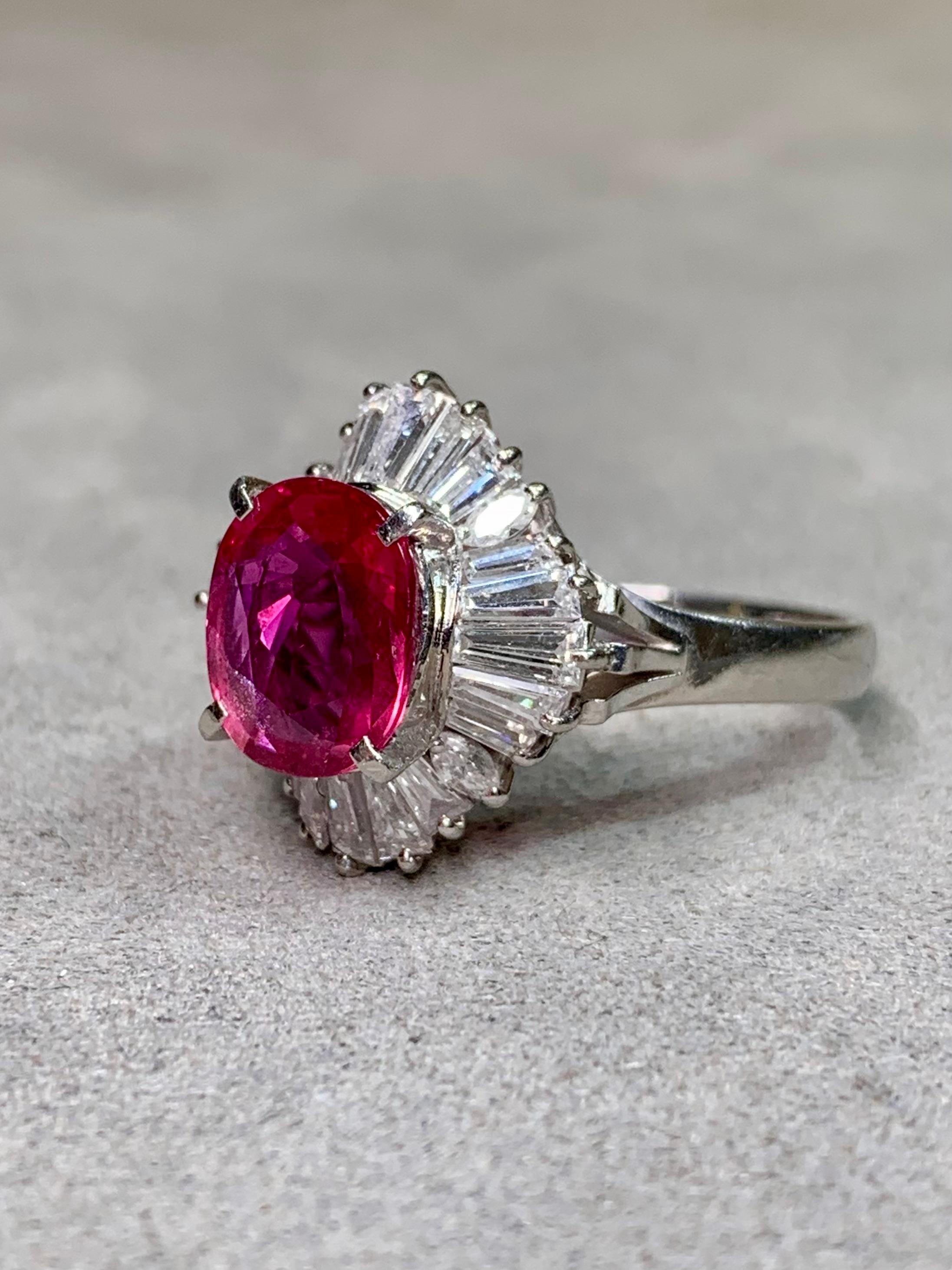 Rétro Estate Platinum Oval Ruby Baguette Marqusie Diamond Ballerina Cocktail Ring GIA en vente