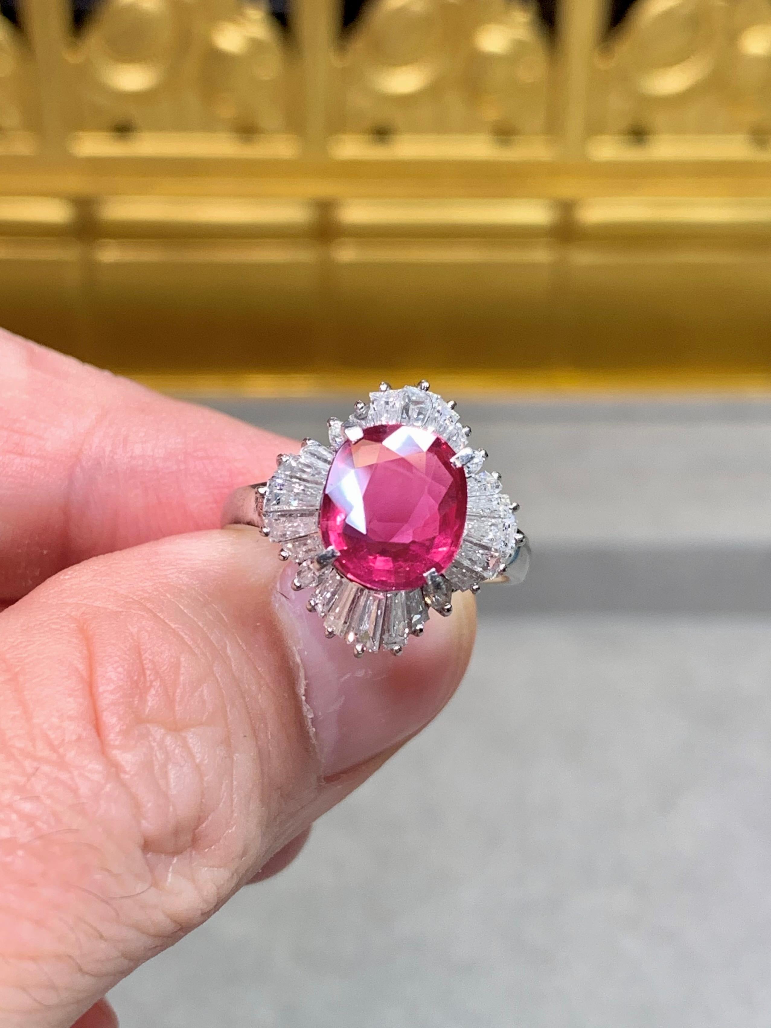 Estate Platinum Oval Ruby Baguette Marqusie Diamond Ballerina Cocktail Ring GIA Excellent état - En vente à Winter Springs, FL