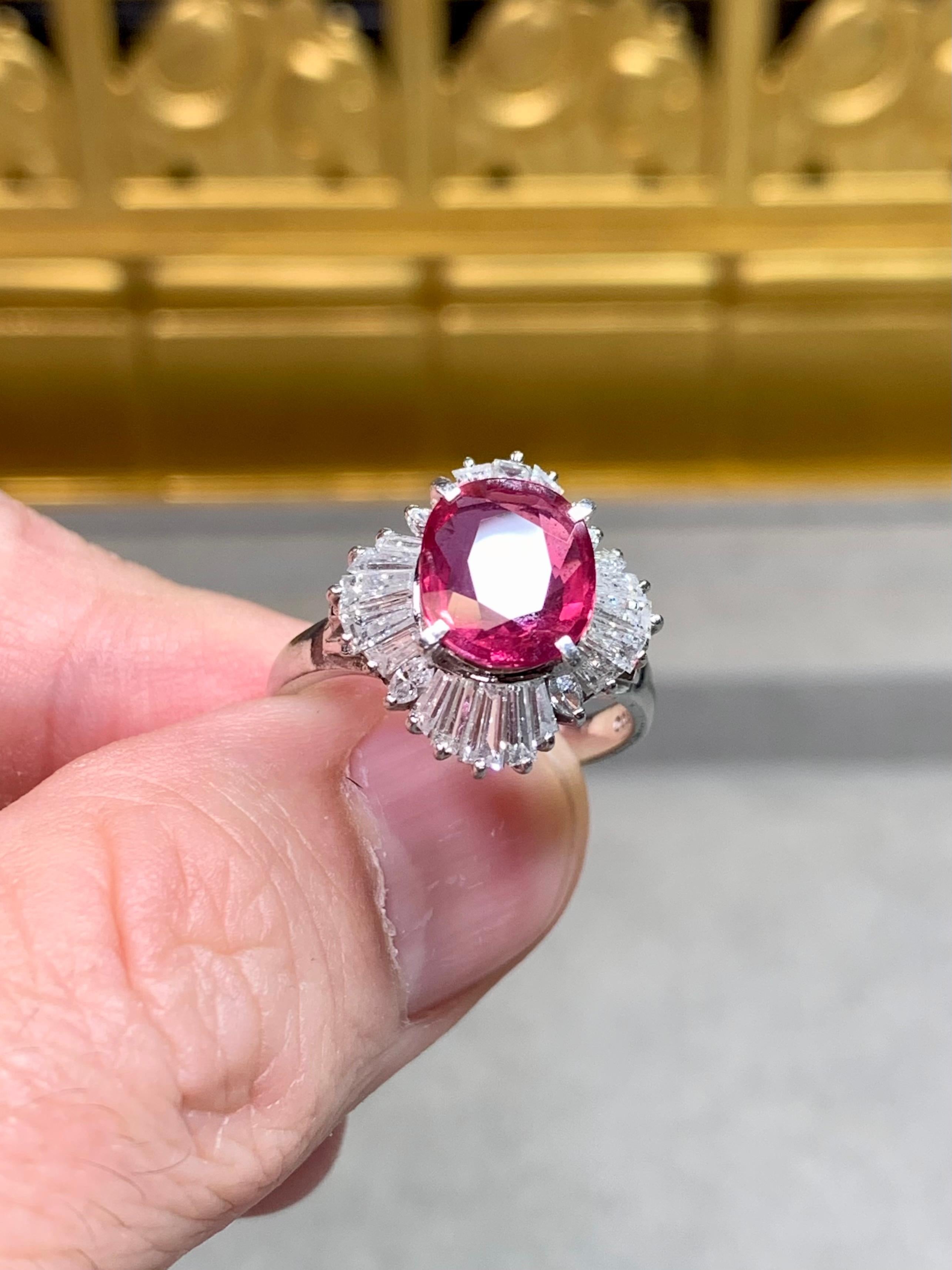 Estate Platinum Oval Ruby Baguette Marqusie Diamond Ballerina Cocktail Ring GIA Unisexe en vente