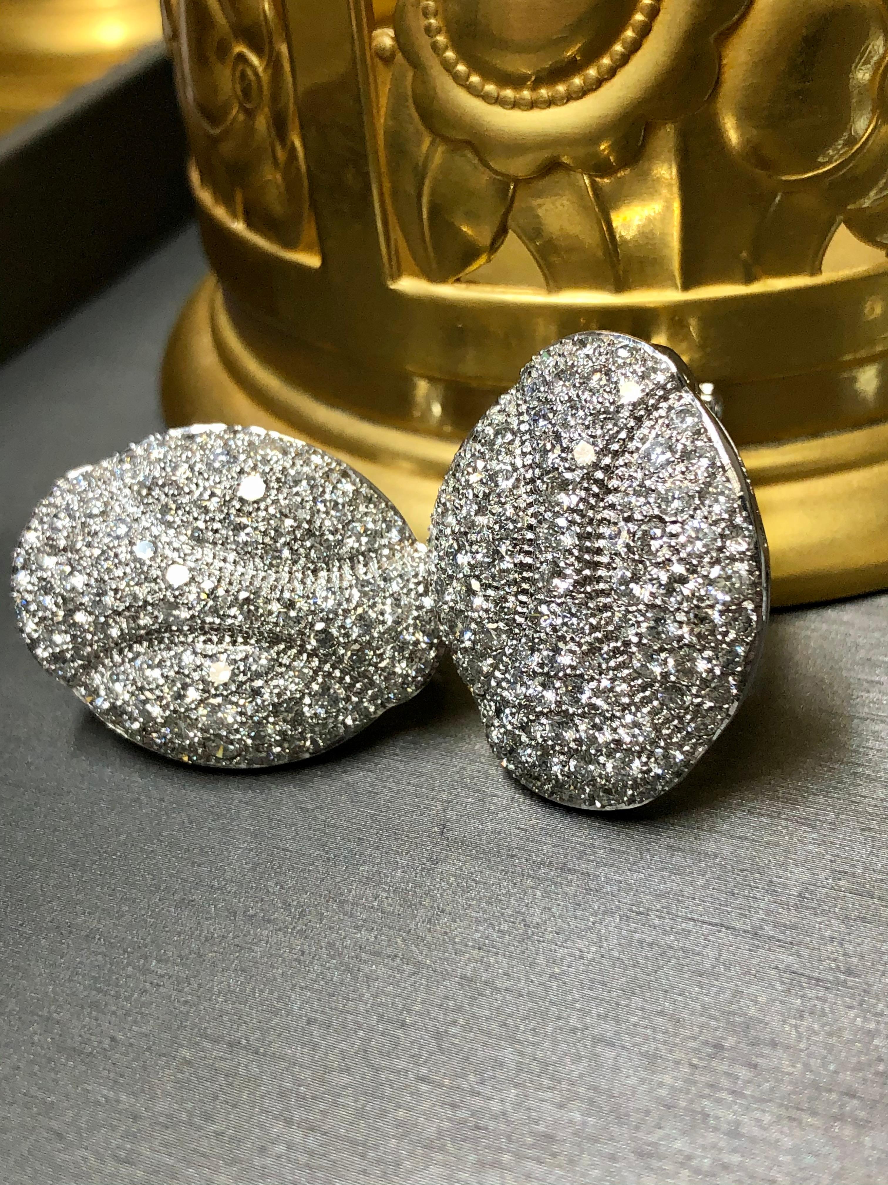 Estate Platinum Pave Diamond Huggies Omega Back Earrings G Vs+ 5.50cttw In Good Condition For Sale In Winter Springs, FL
