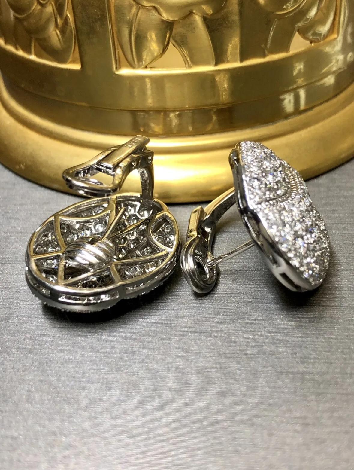 Estate Platinum Pave Diamond Oval Huggie Omega Back Clip Earrings G Vs+ 5.50cttw In Good Condition For Sale In Winter Springs, FL