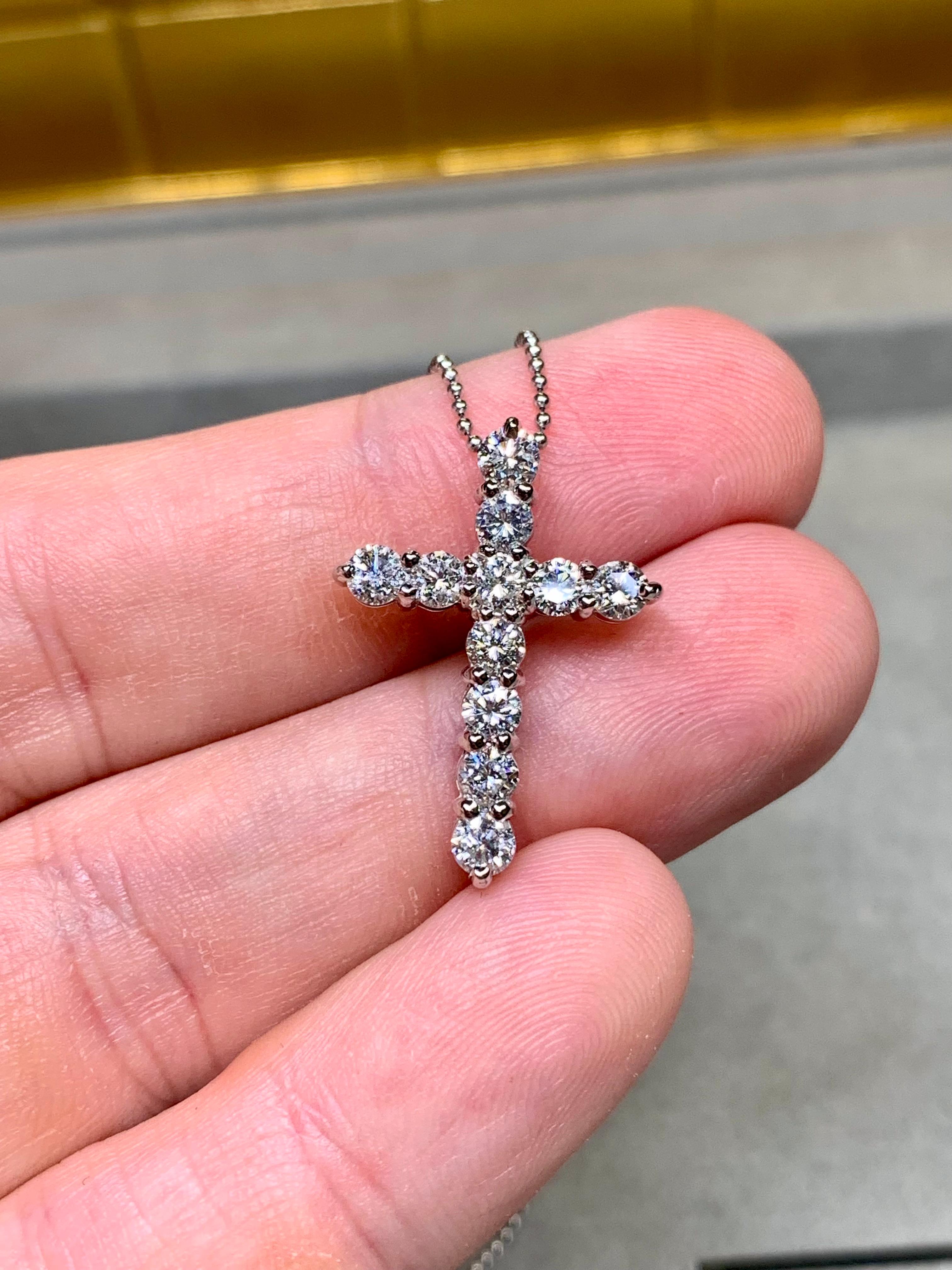 Estate Platinum Prong Set Diamond Cross Pendant Necklace 1.50ctw In Excellent Condition For Sale In Winter Springs, FL