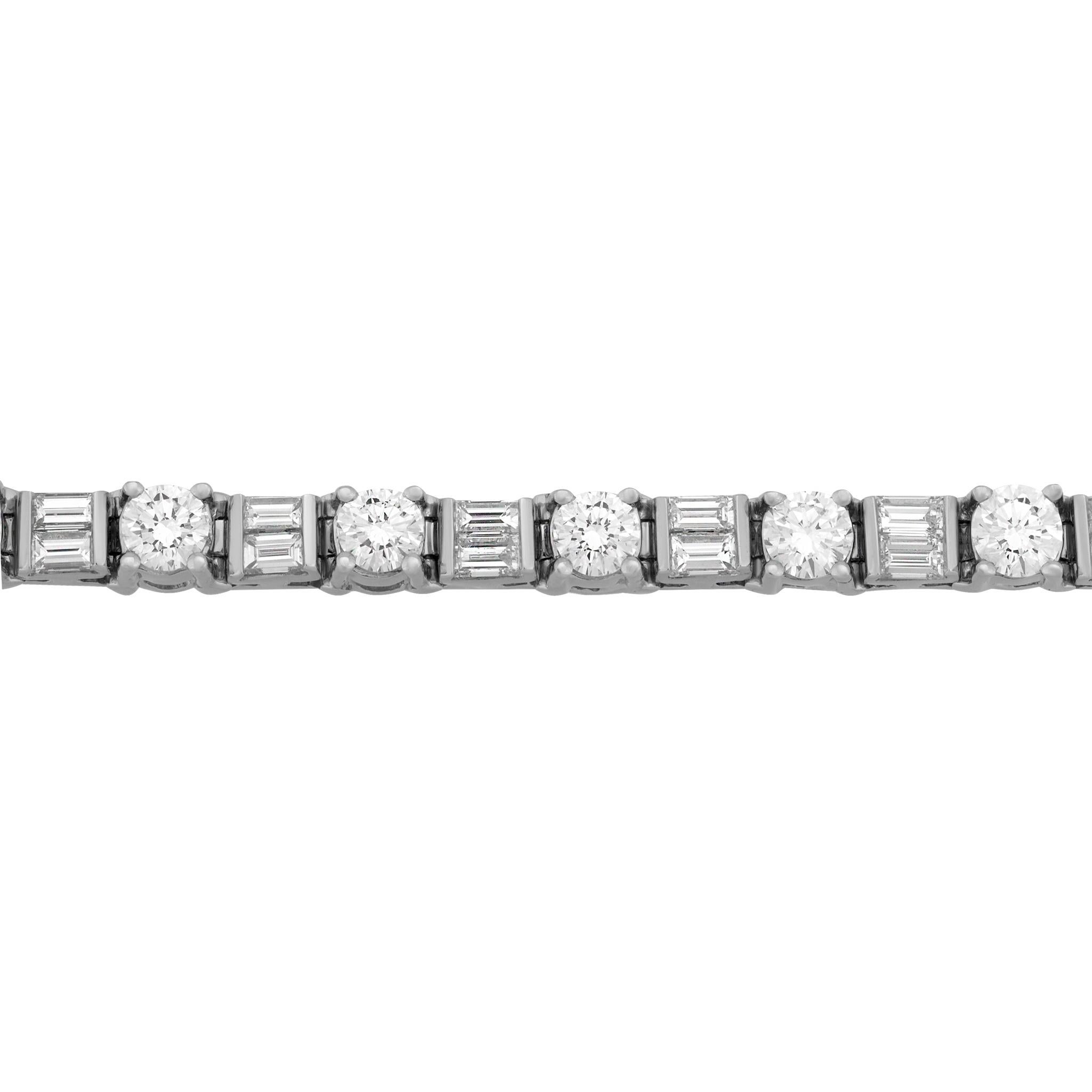 METAL TYPE: Platinum
STONE WEIGHT: 7ct twd estimated
TOTAL WEIGHT: 28.0g
BRACELET LENGTH: 7