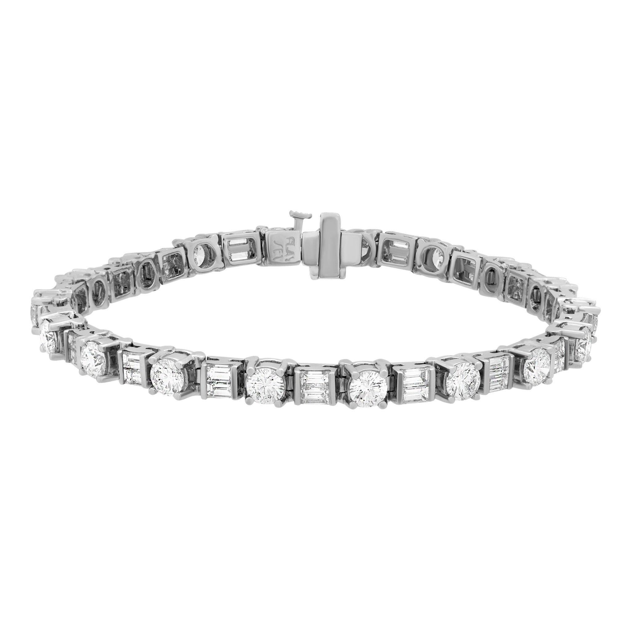 Estate Platinum Round Baguette Diamond Bracelet In Excellent Condition In New York, NY