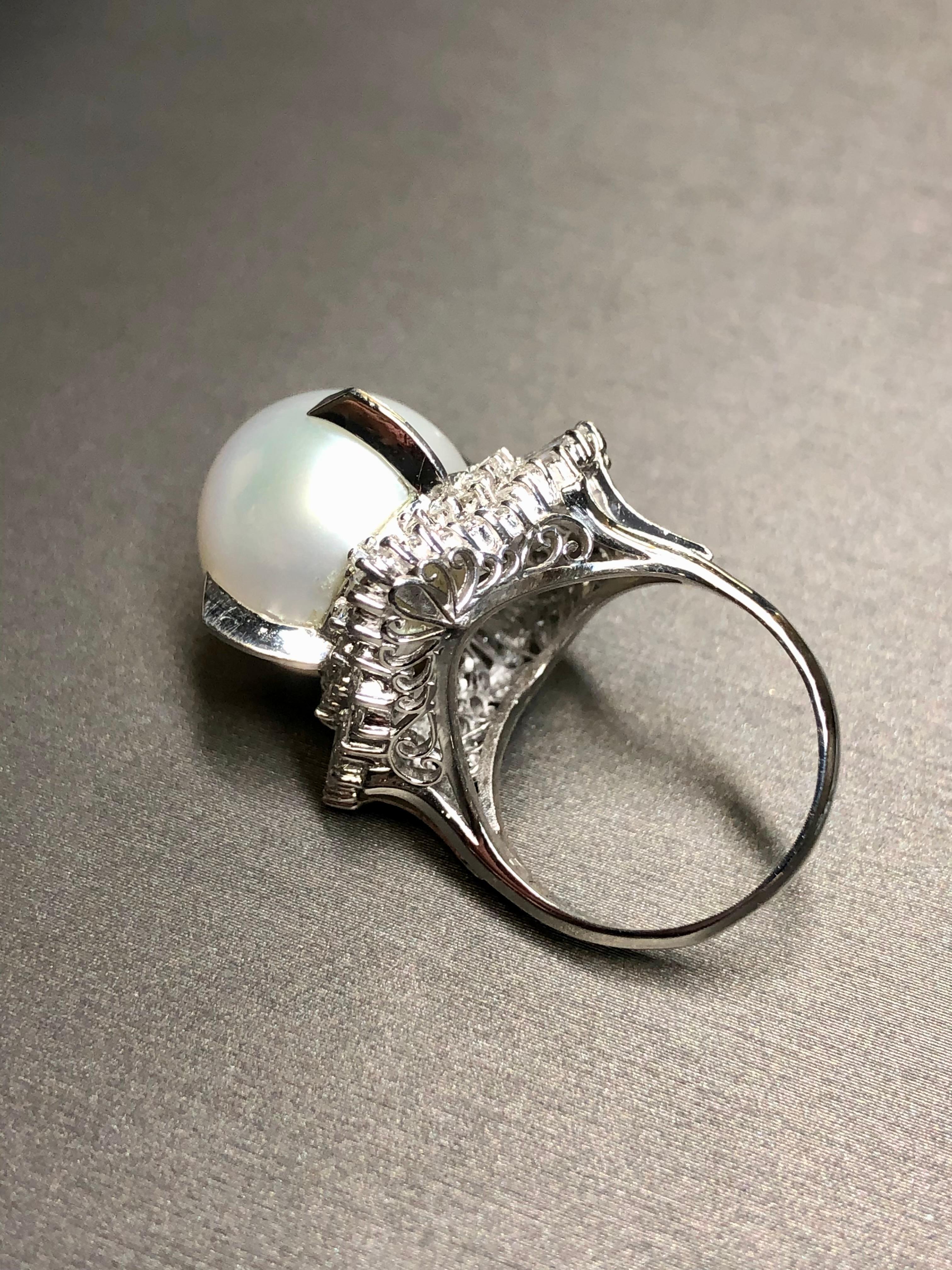 Anello di platino Estate South Sea Pearl Baguette Round Diamond Cocktail Ring 14,75 mm in vendita 6
