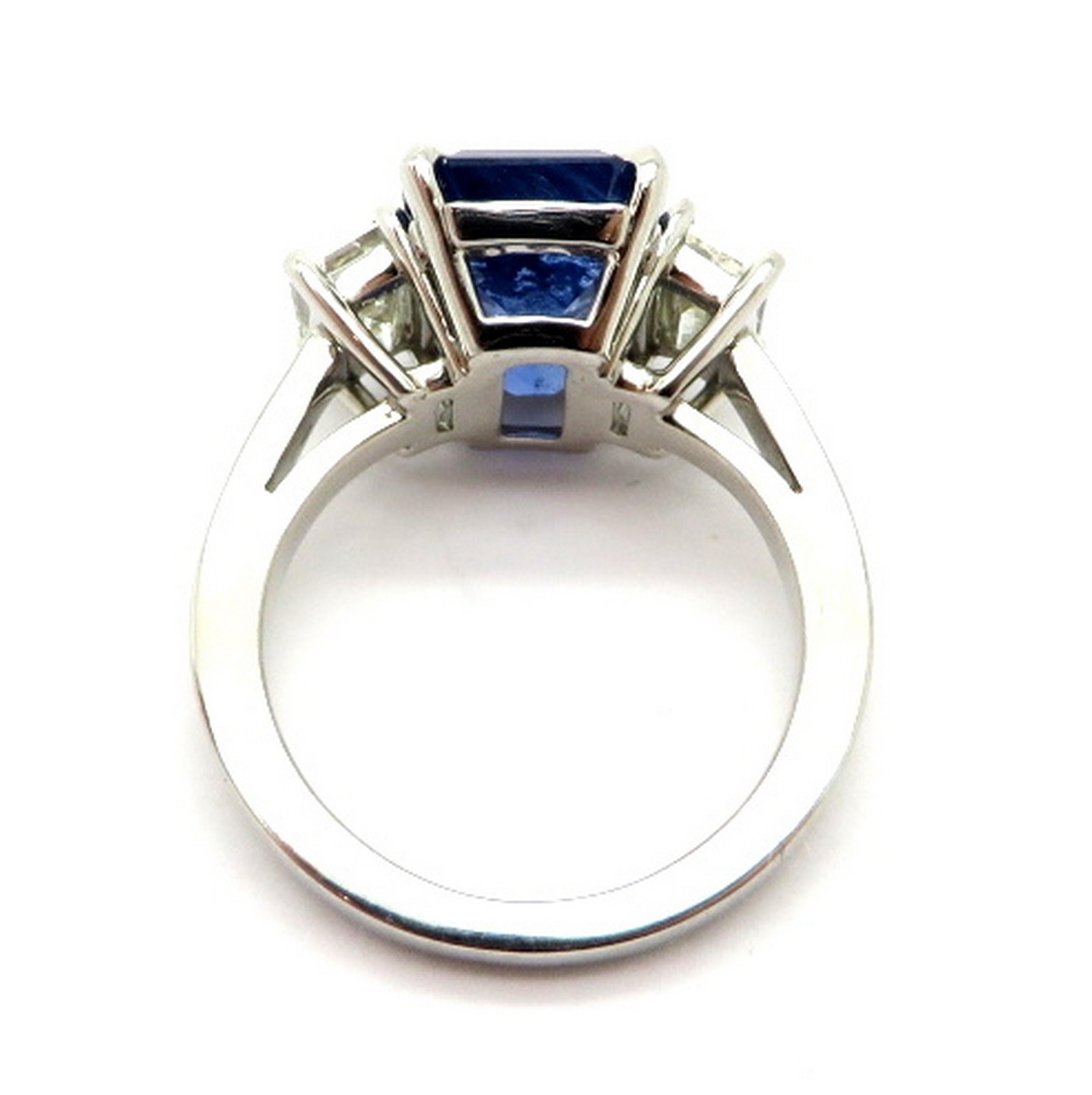 3.65ct Emerald Cut Sapphire Ring (bague en saphir) en vente 1