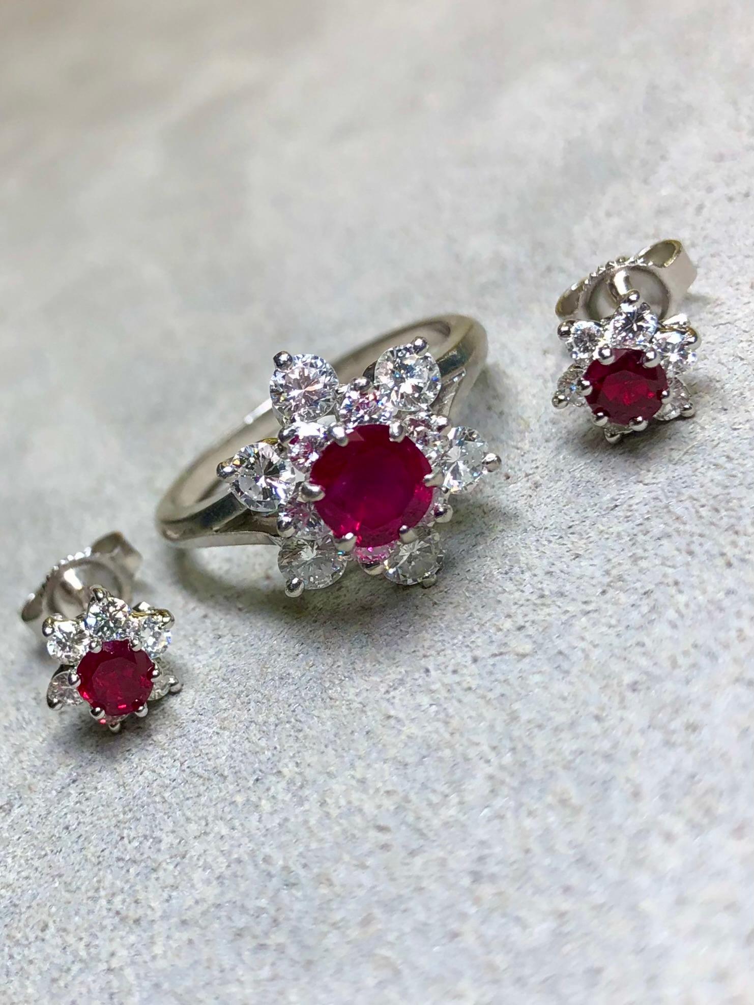 Conjunto de pendientes florales de platino con rubí vivo y diamantes 2,82 ctw Corte redondo en venta