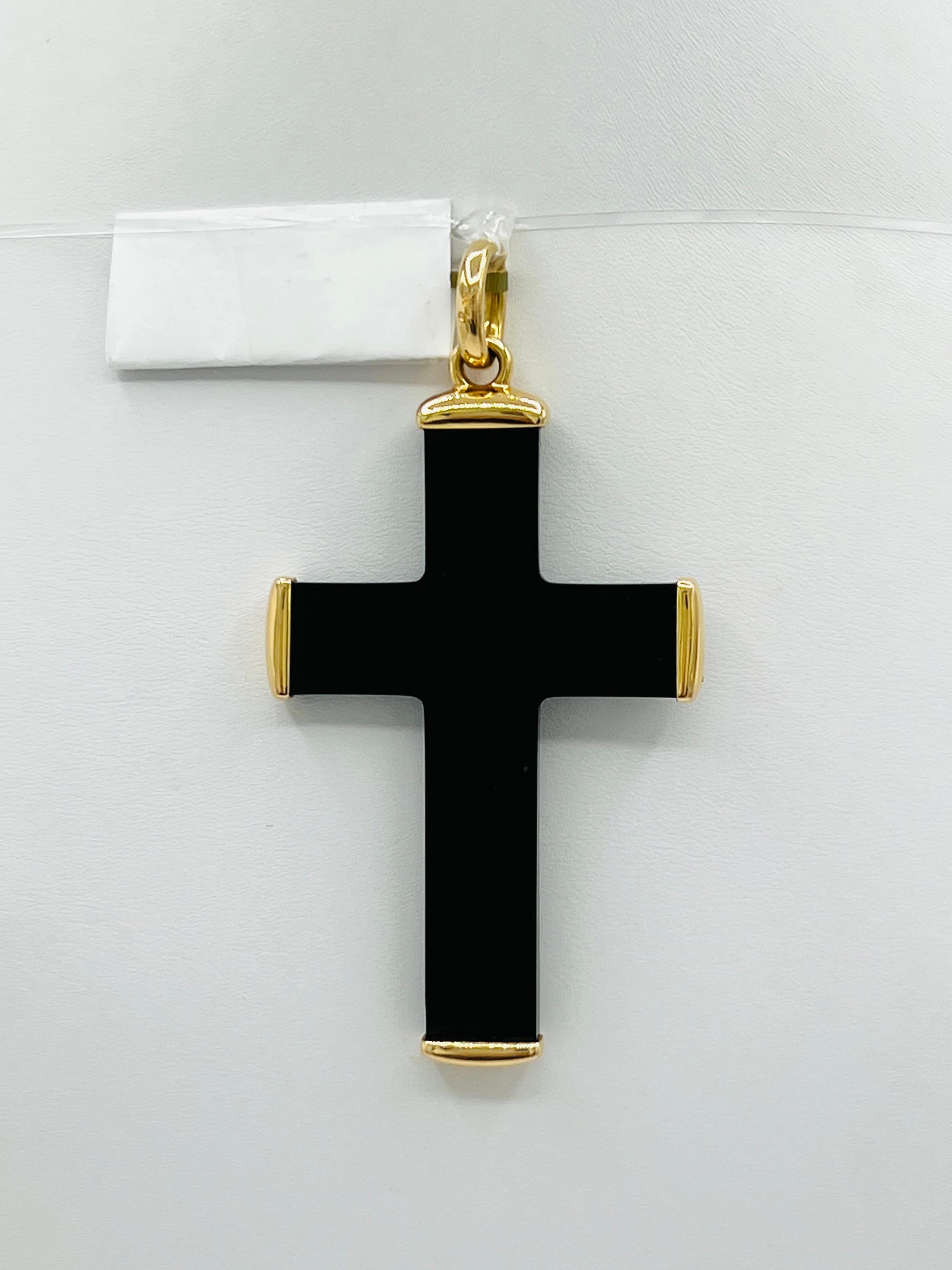 Estate Pomellato Cross Pendant Necklace in 18K Yellow Gold For Sale 1