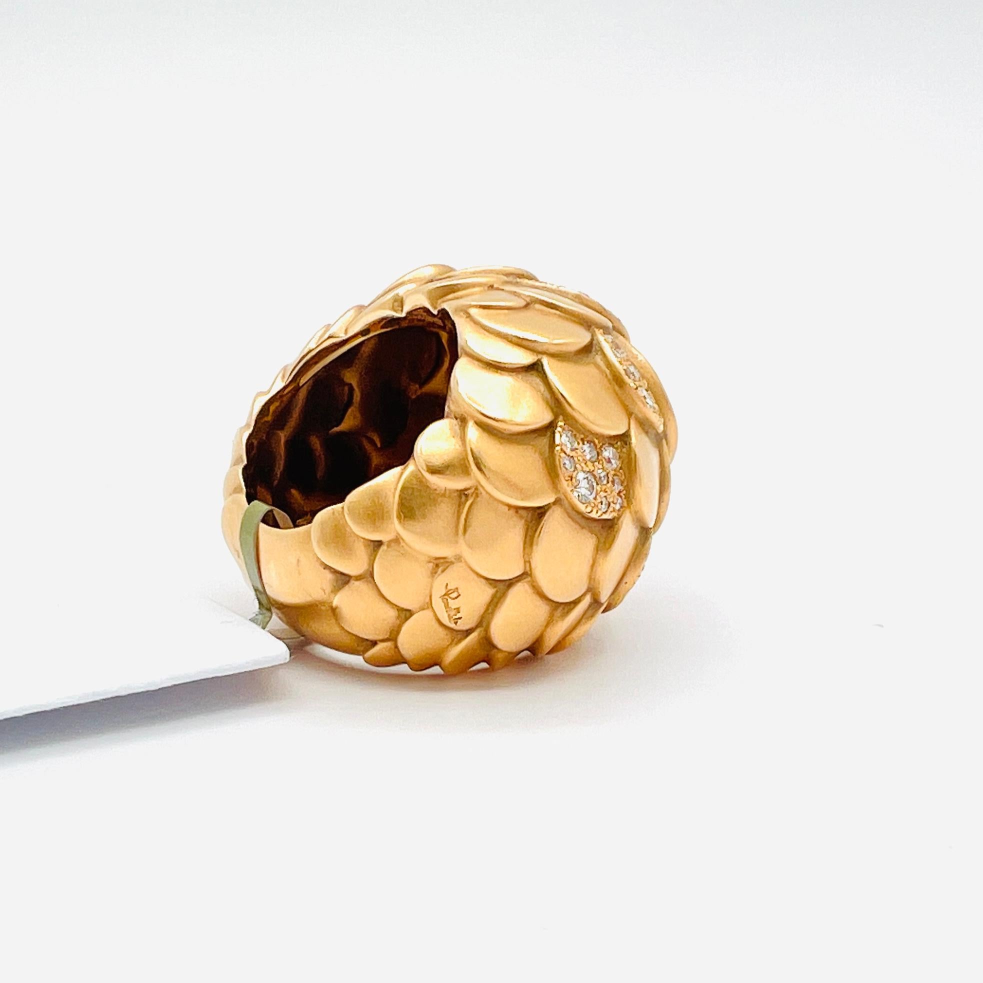 Estate Pomellato Bague dôme en diamant blanc en or jaune mat 18K Neuf - En vente à Los Angeles, CA