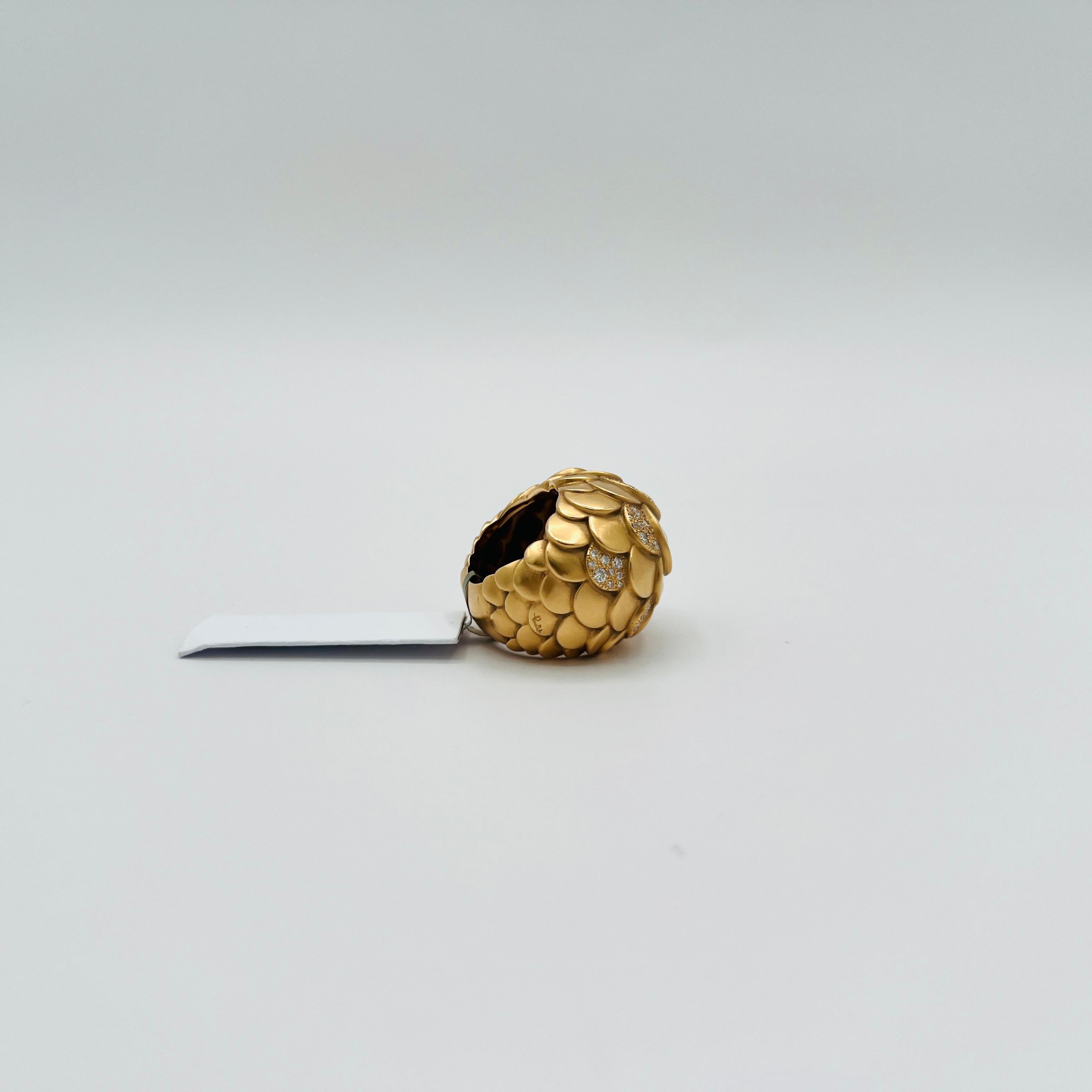Estate Pomellato Bague dôme en diamant blanc en or jaune mat 18K Unisexe en vente