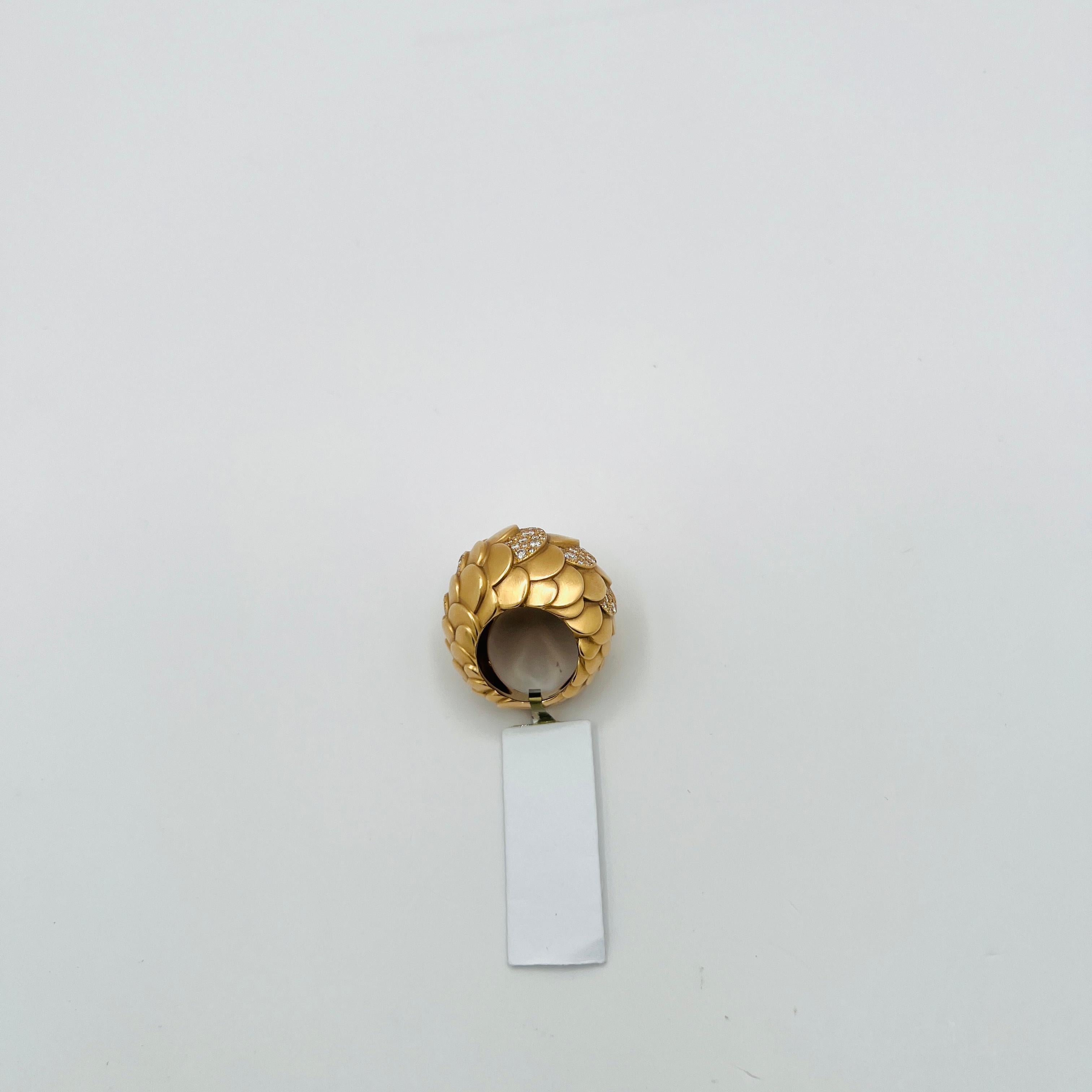 Estate Pomellato Bague dôme en diamant blanc en or jaune mat 18K en vente 2