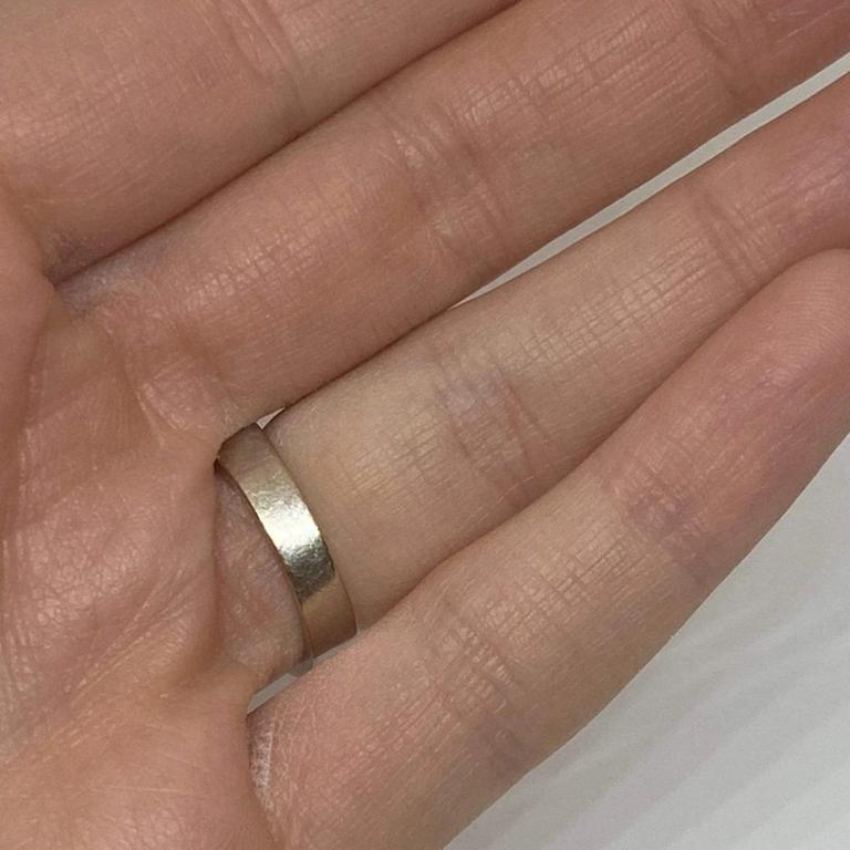 Nachlass Prinzessinnenschliff Diamant Unsichtbar gefasst Bypass Ring 18k Weißgold 1,25ctw im Angebot 1