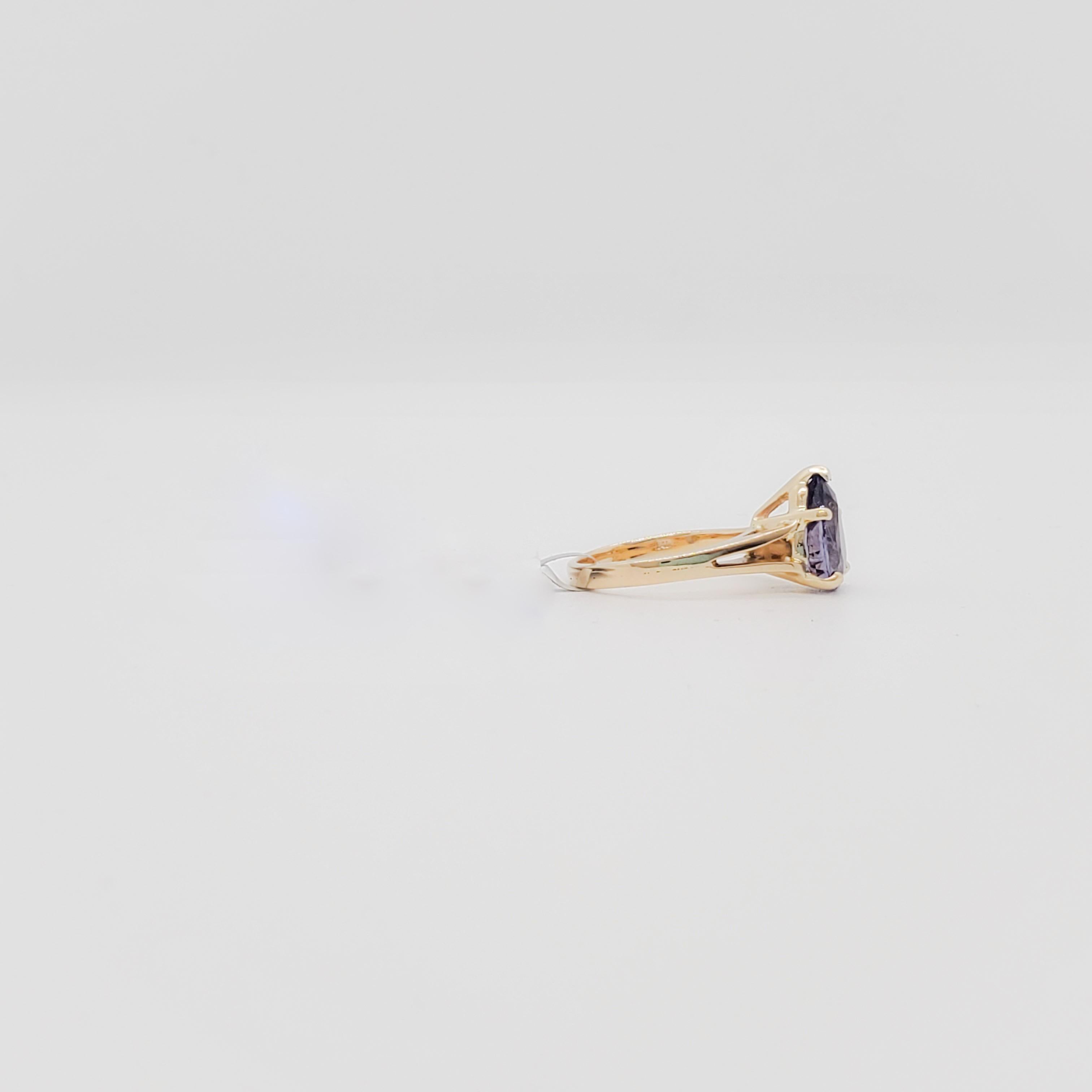 Estate Purple Spinel Solitaire in 14k Yellow Gold For Sale 1