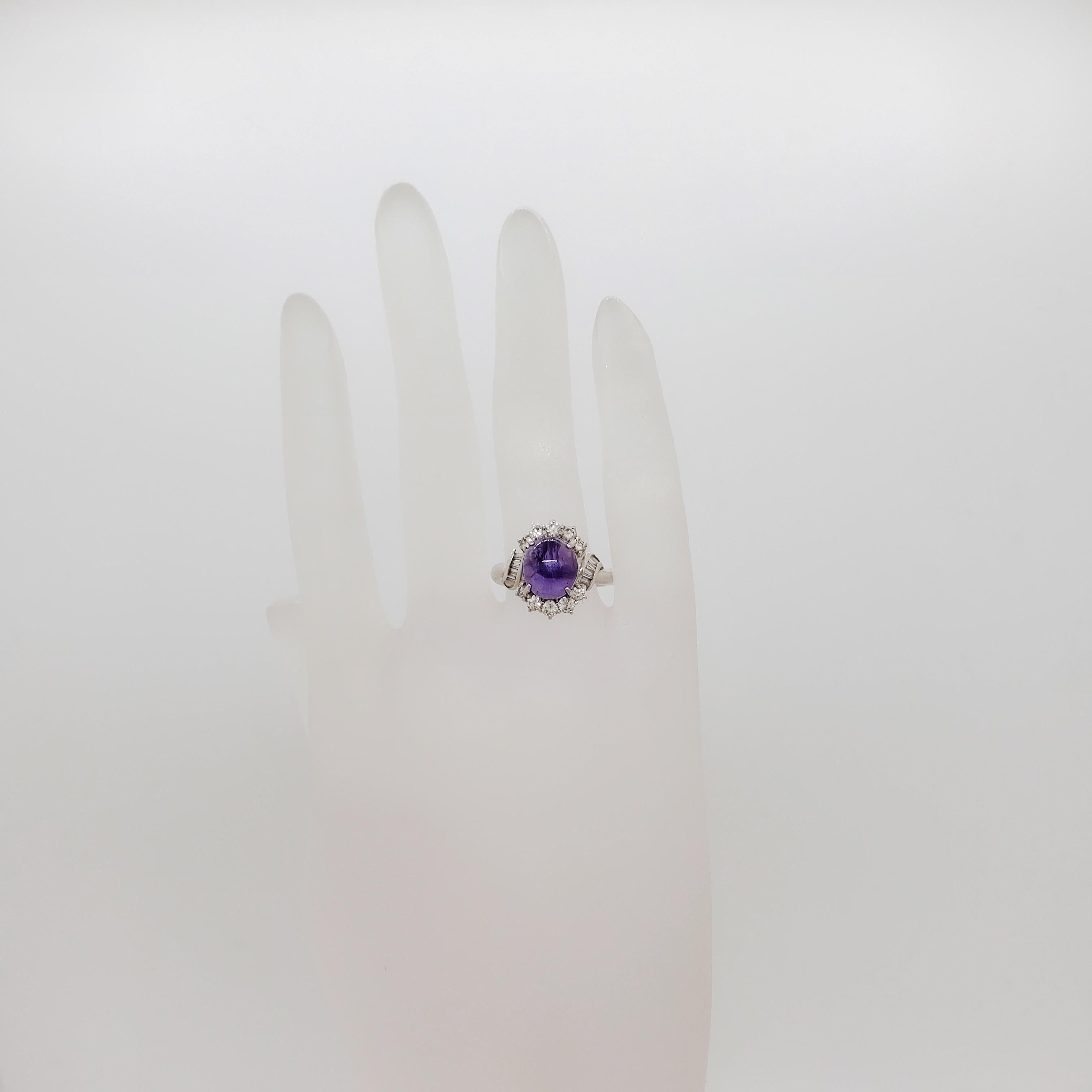 Nachlass Lila Stern Saphir und Diamant Cocktail-Ring in Platin im Zustand „Hervorragend“ in Los Angeles, CA