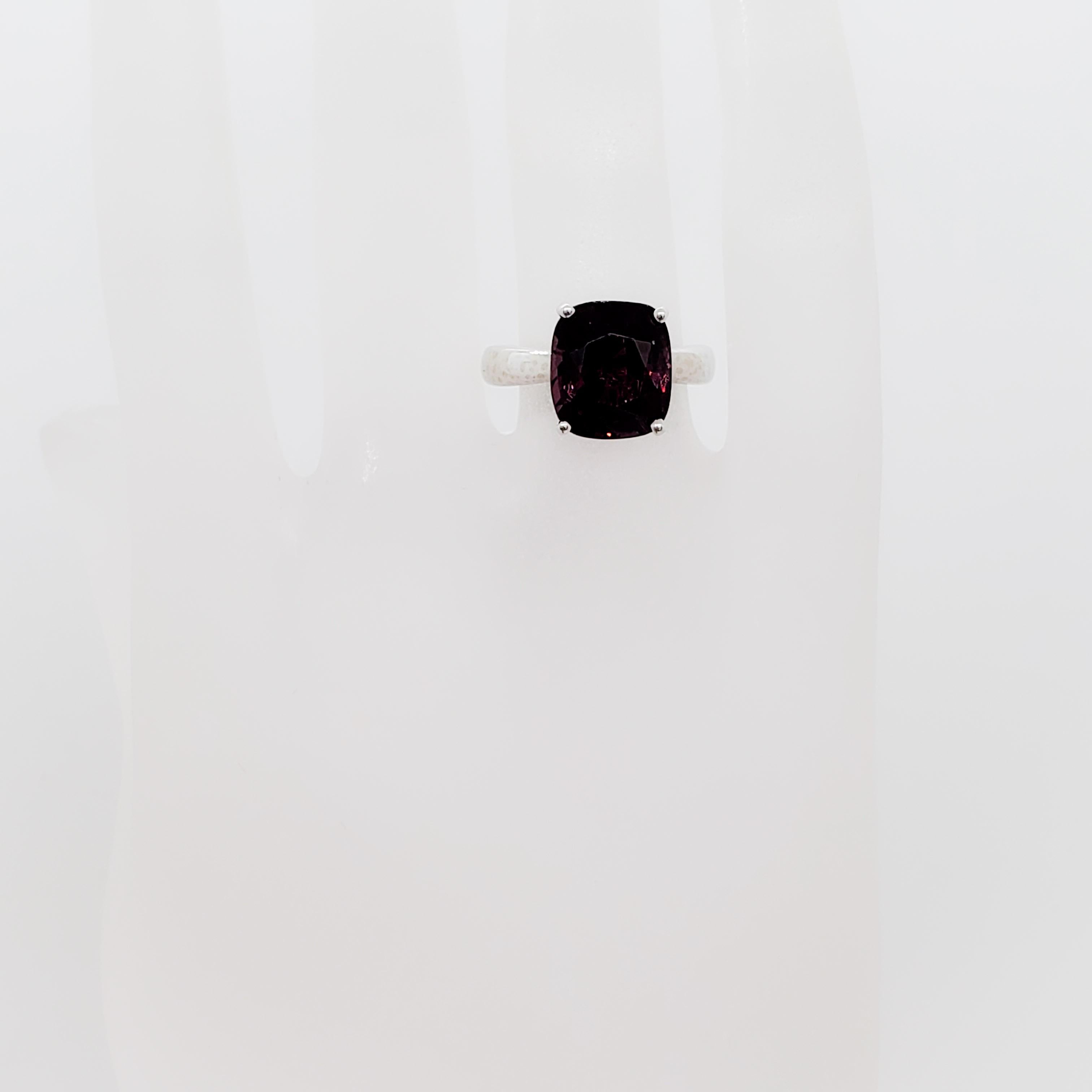 Estate Red Spinel Solitaire Ring in 14k White Gold In Excellent Condition In Los Angeles, CA