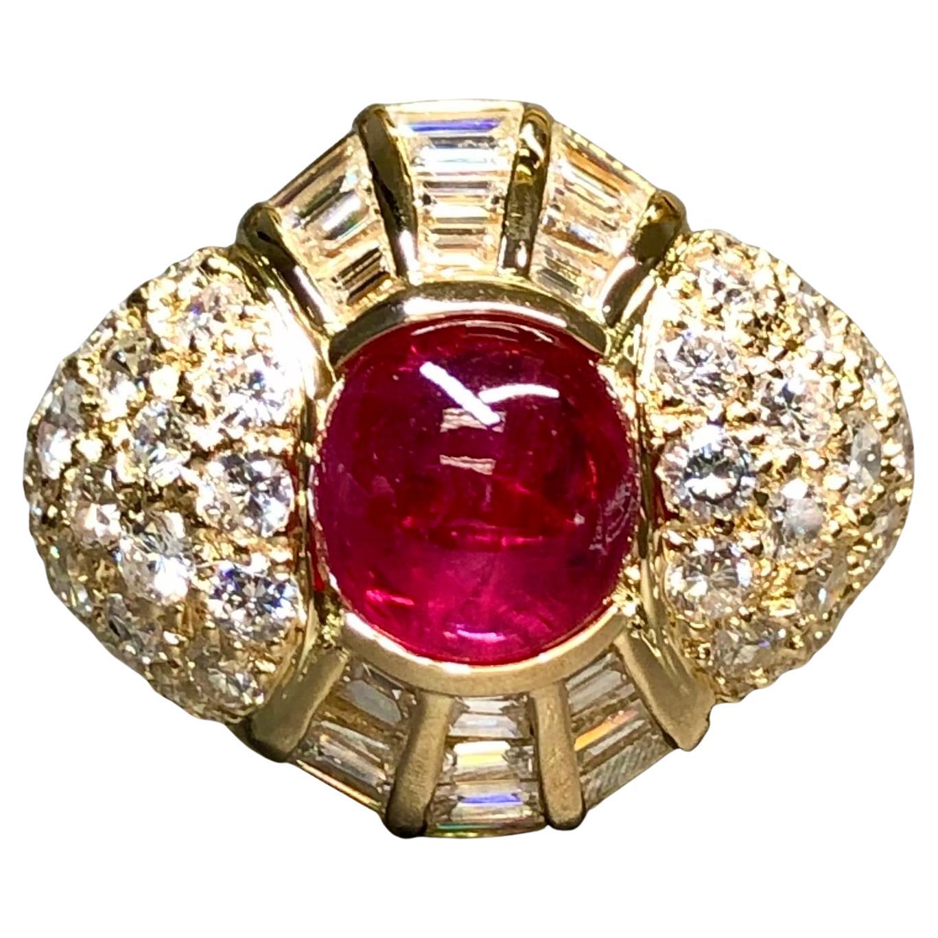 Anillo de Cóctel Estate Regal 18K Cabujón Rubí Baguette Diamante Redondo 8.50ctw