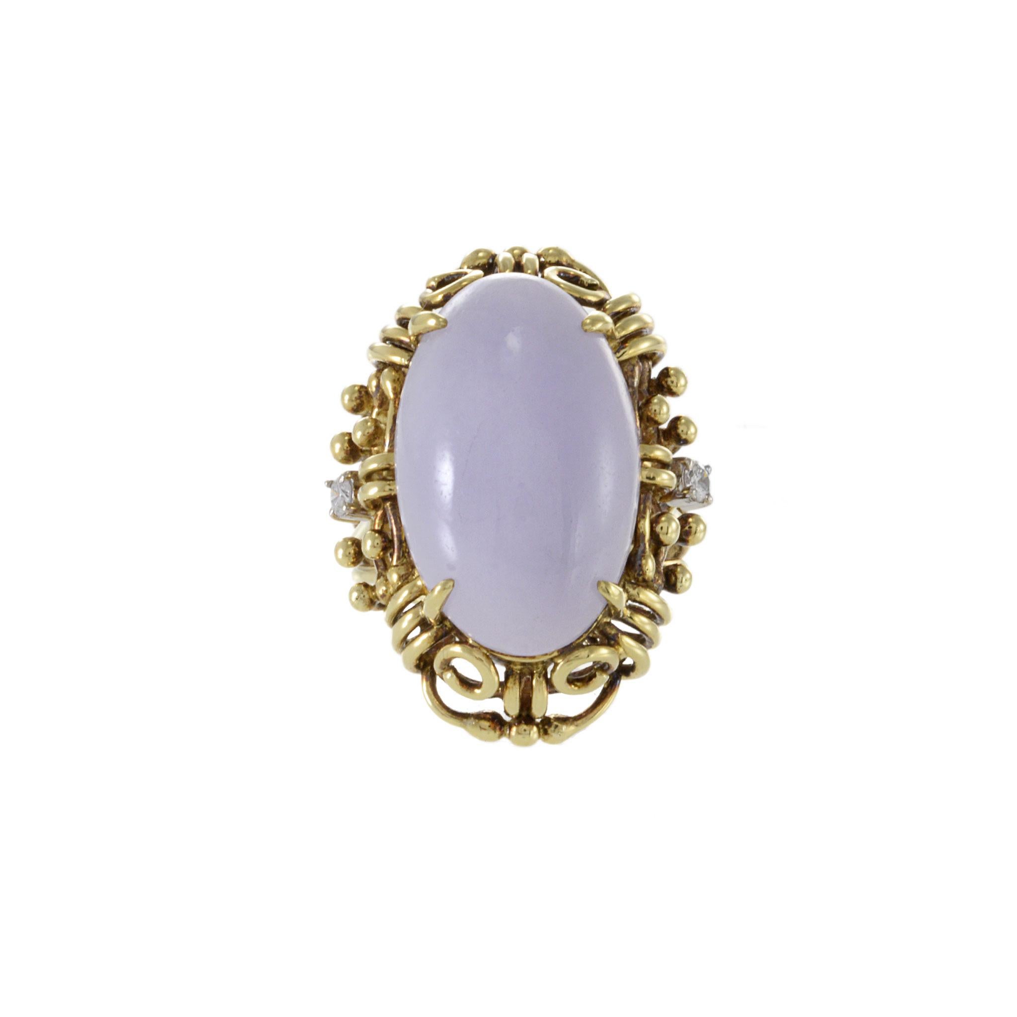 Estate Retro Era 14KT Yellow Gold Genuine Cabochon Cut Oval Lavender Jade and Diamond Ring. Adorned with 0.08ct-tw round-cut diamonds, this unique piece seamlessly blends vintage charm with modern elegance. The genuine cabochon-cut oval lavender