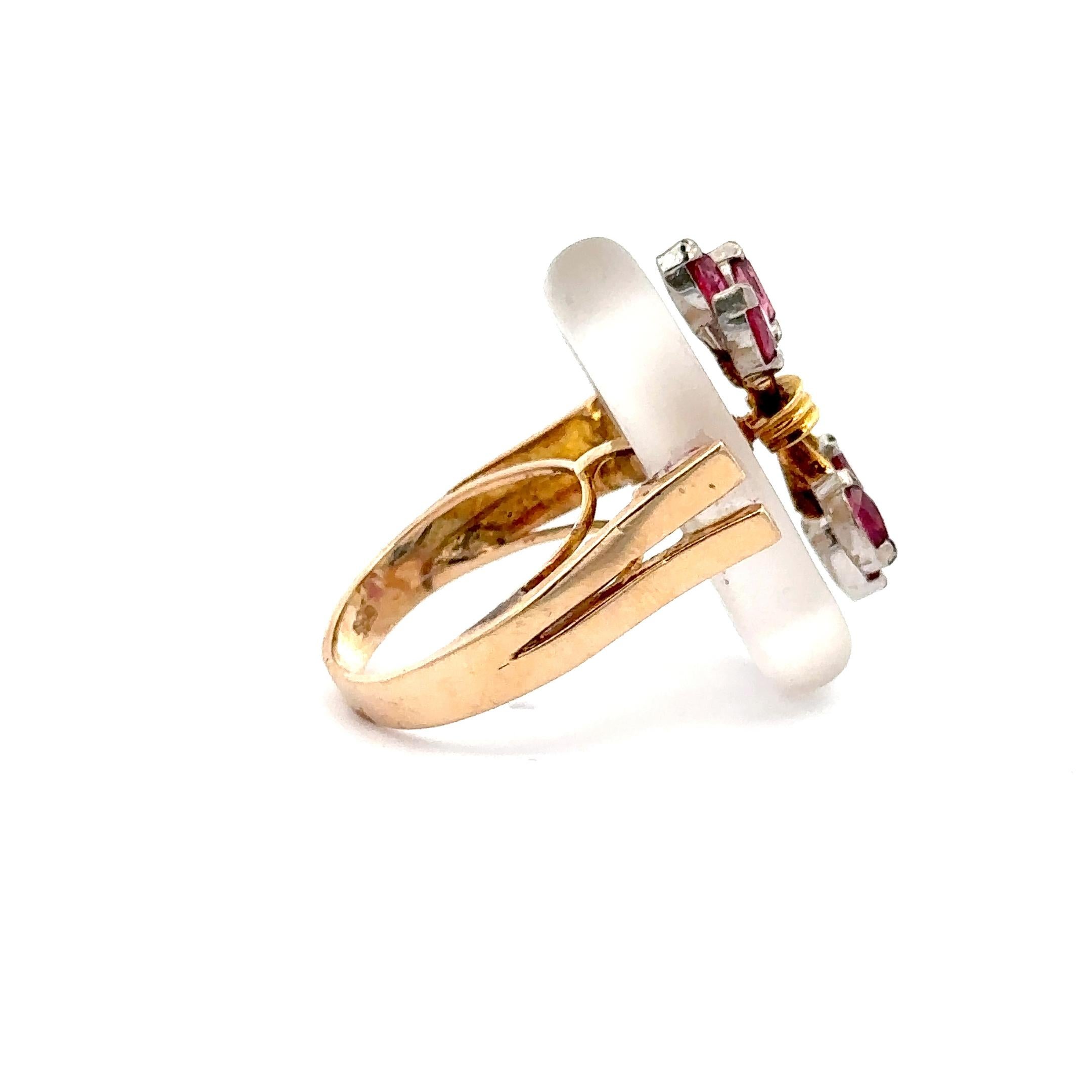 Women's or Men's Estate Retro Era 18KT Yellow Gold Oval Quartz And Ruby Cocktail Ring For Sale