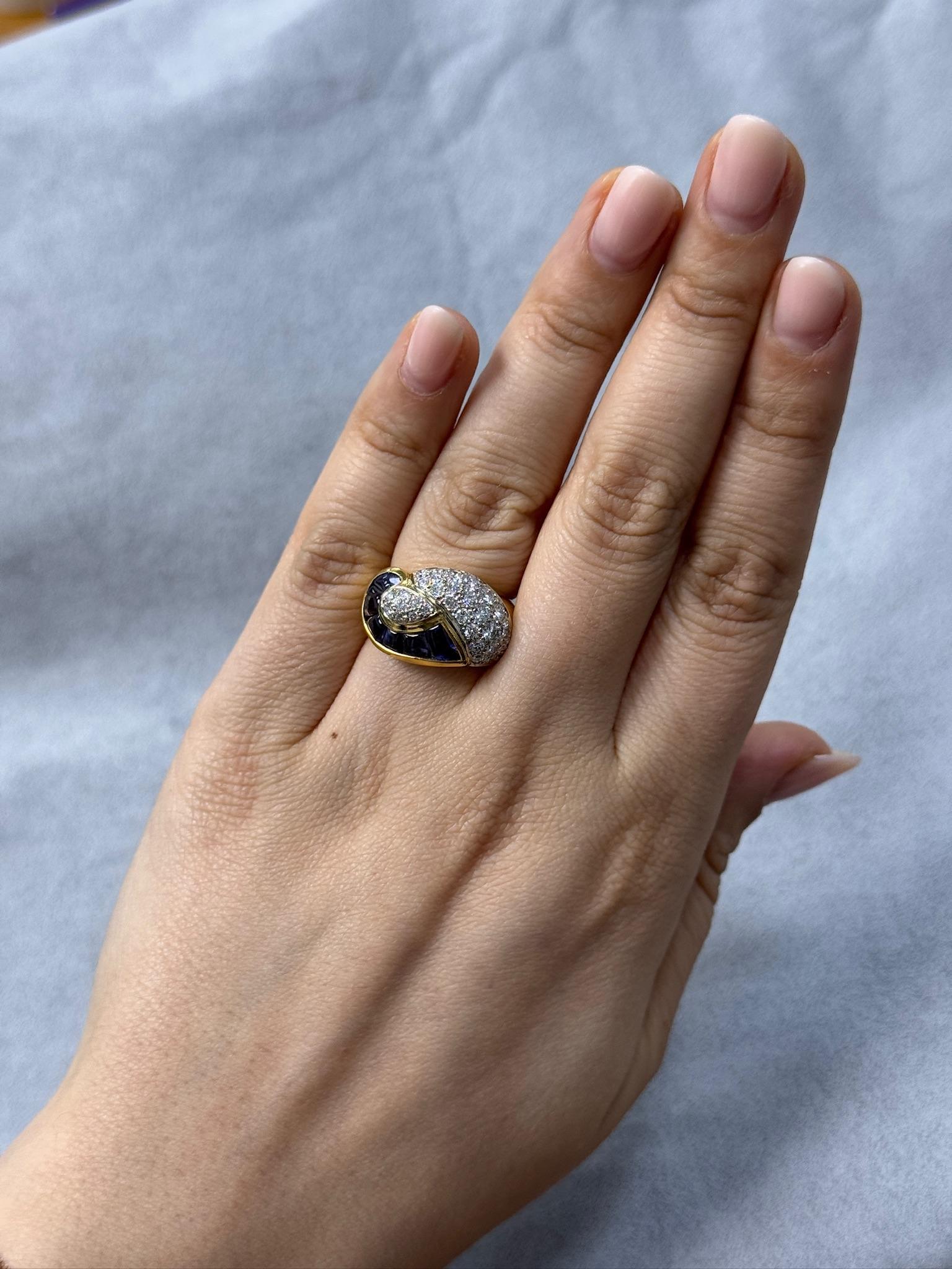 Retrò e raffinato, questo anello di proprietà presenta uno splendido centro in iolite naturale circondato da 2,00ctw di diamanti abbaglianti. Realizzato in oro giallo 18 carati e con un peso di 13,50 g, questo pezzo audace e bellissimo cattura il