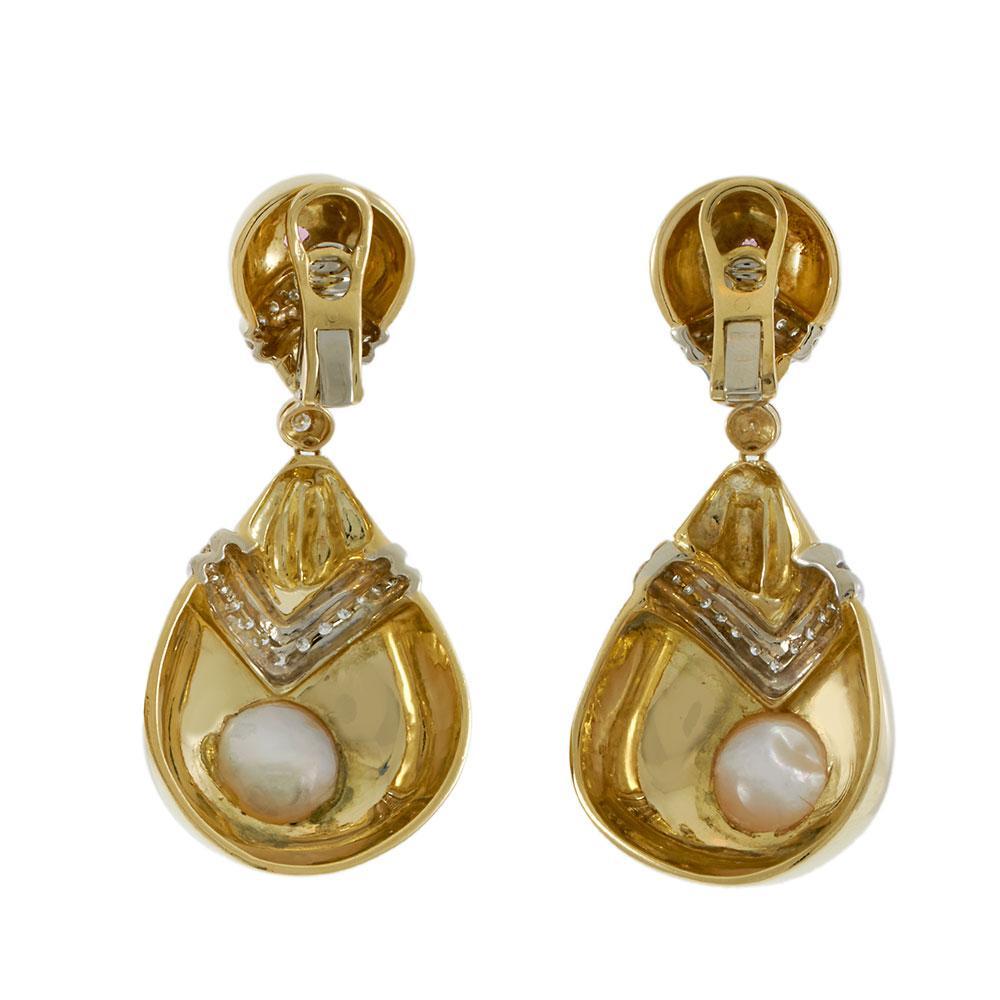 Taglio brillante Orecchini di proprietà in stile retrò in oro giallo 18KT con perle e diamanti in vendita