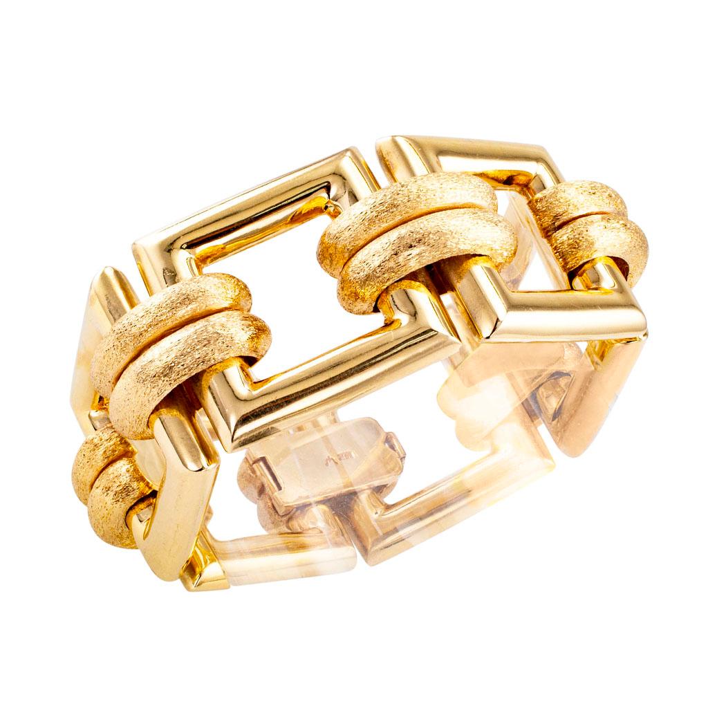 Estate chunky yellow gold link Retro bracelet circa 1960. *

SPECIFICATIONS:

METAL:  14-karat yellow gold.

WEIGHT:  86.7 grams.

MEASUREMENTS:  approximately 7 ¾” (19.68 cm) long and 1-3/16” (3 cm) wide overall.
Fits like a 7