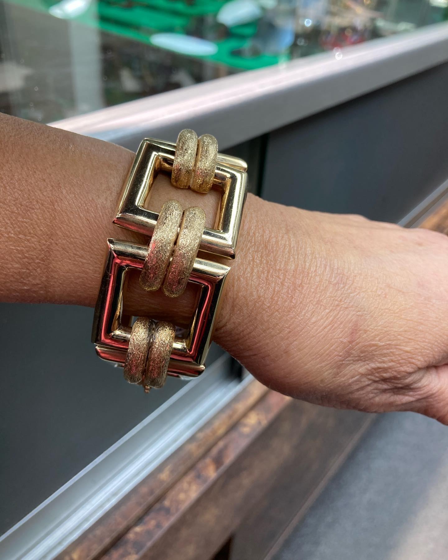 Estate Retro Yellow Gold Link Bracelet In Good Condition In Los Angeles, CA