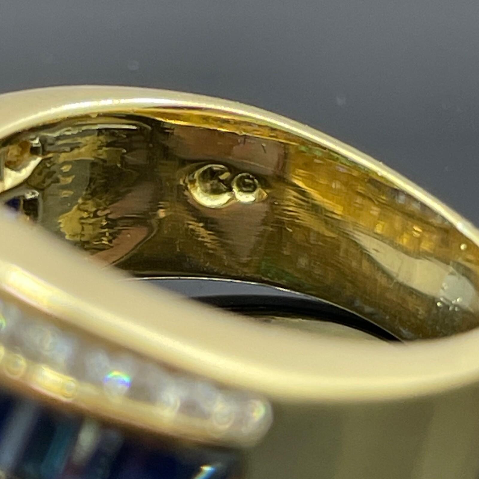 Estate Ribbon Ring Smaragd Saphir Diamant 18k Gelbgold 2,25ctw im Angebot 3