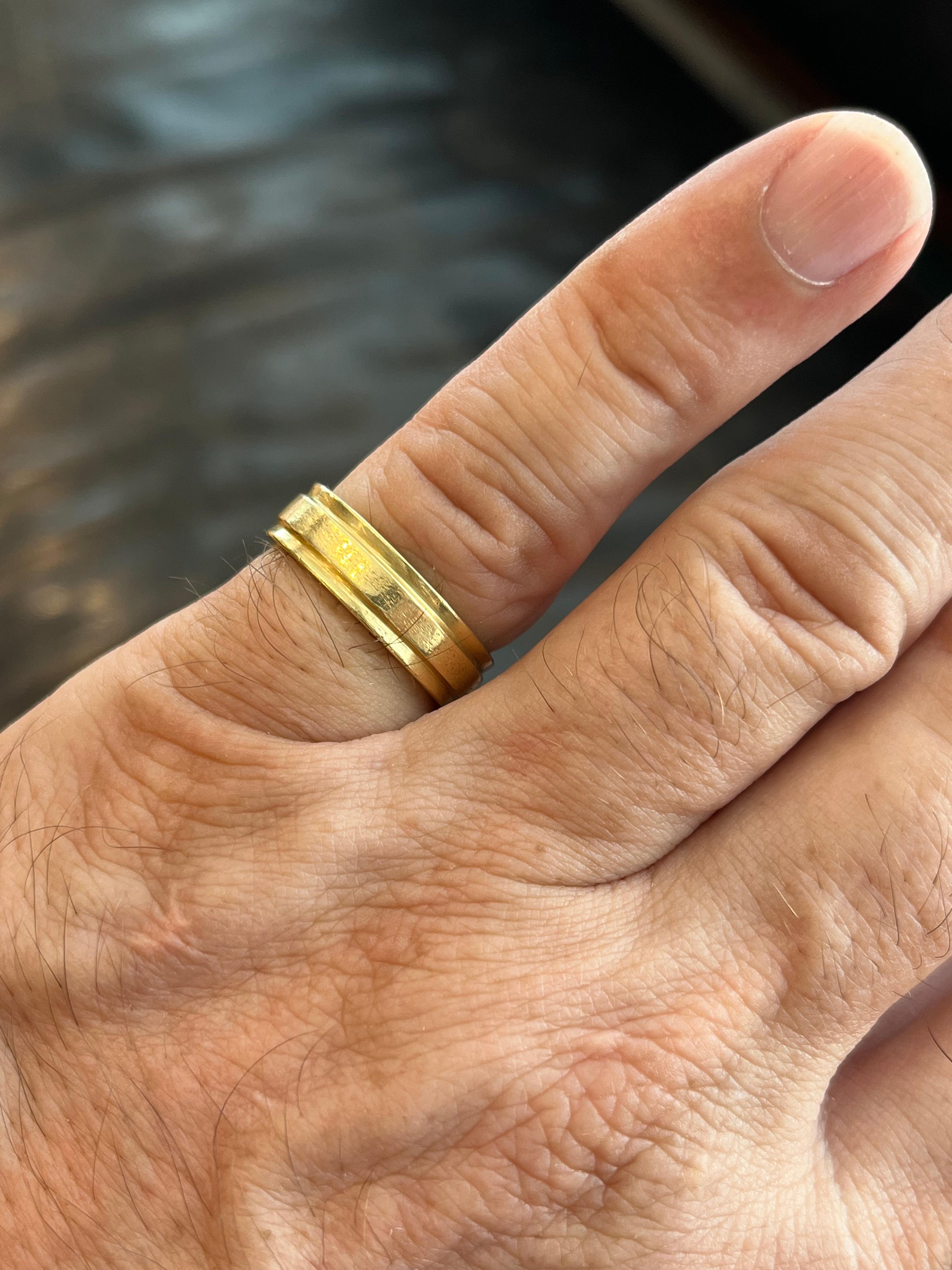 Men's Estate Ridged 6mm Wedding Band with Textured Finish in 18K Yellow Gold For Sale