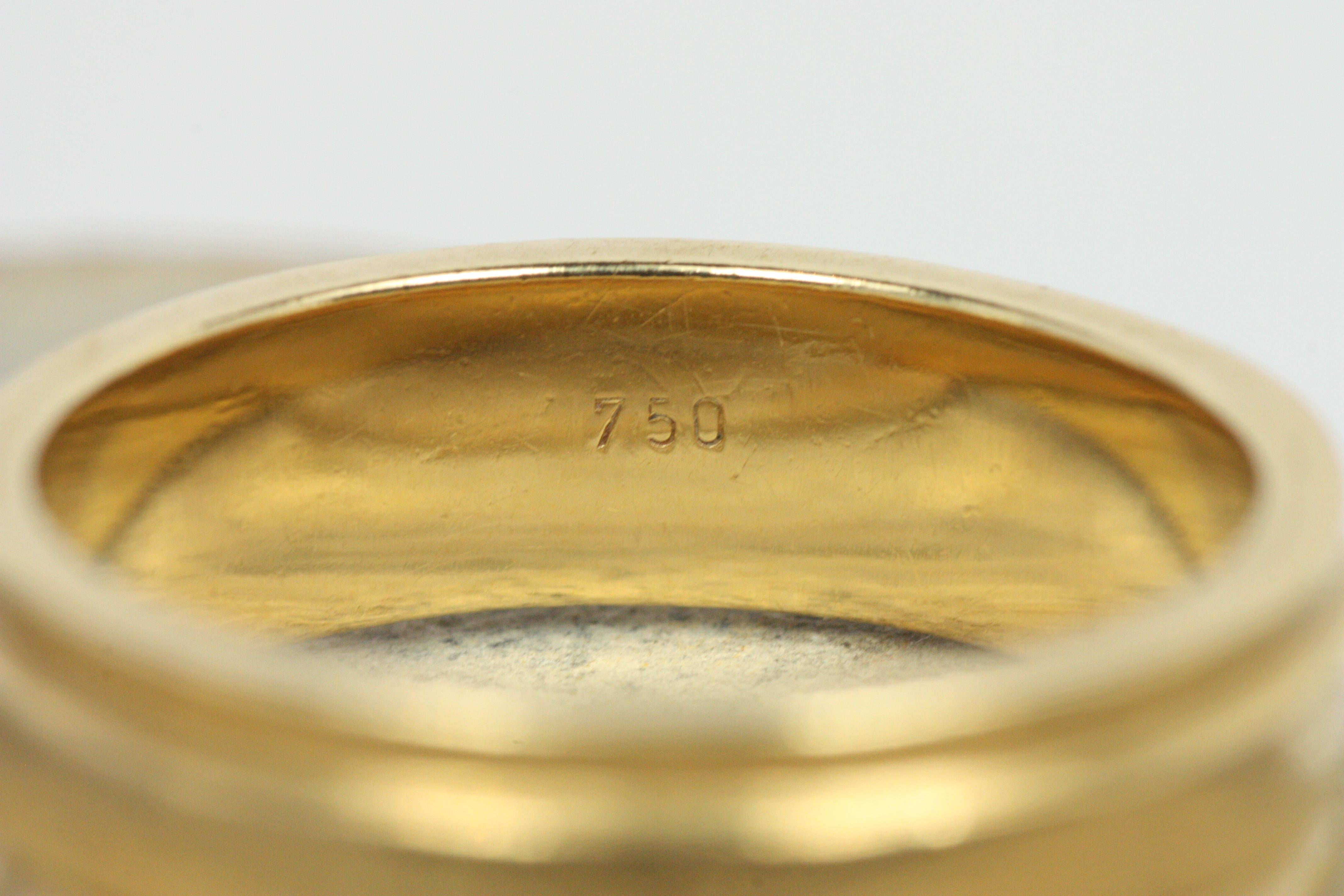 Estate Ridged 6mm Wedding Band with Textured Finish in 18K Yellow Gold For Sale 4