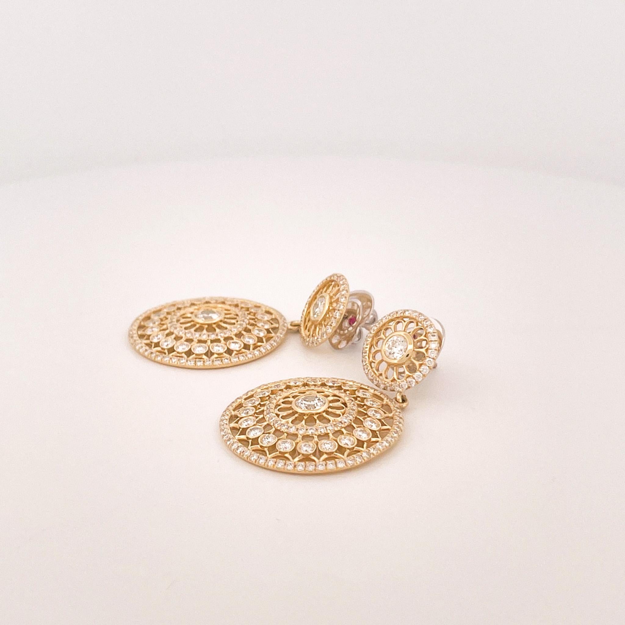 Nachlass Roberto Coin Cento Rosette 18k Gelbgold Diamant-Tropfen-Ohrringe (Rundschliff) im Angebot