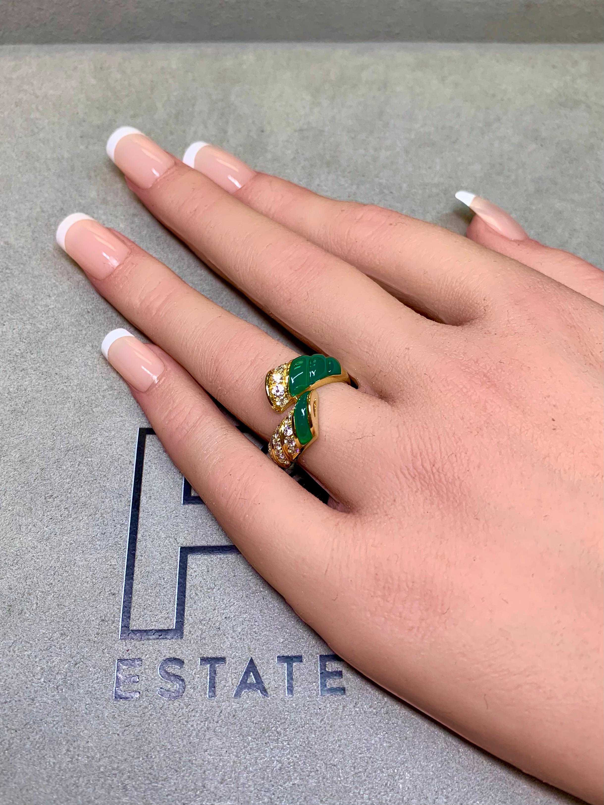 Nachlass Roberto Legnazzi 18K geschnitzt Grüner Chalcedon Diamant Bypass Cocktail Ring im Angebot 4