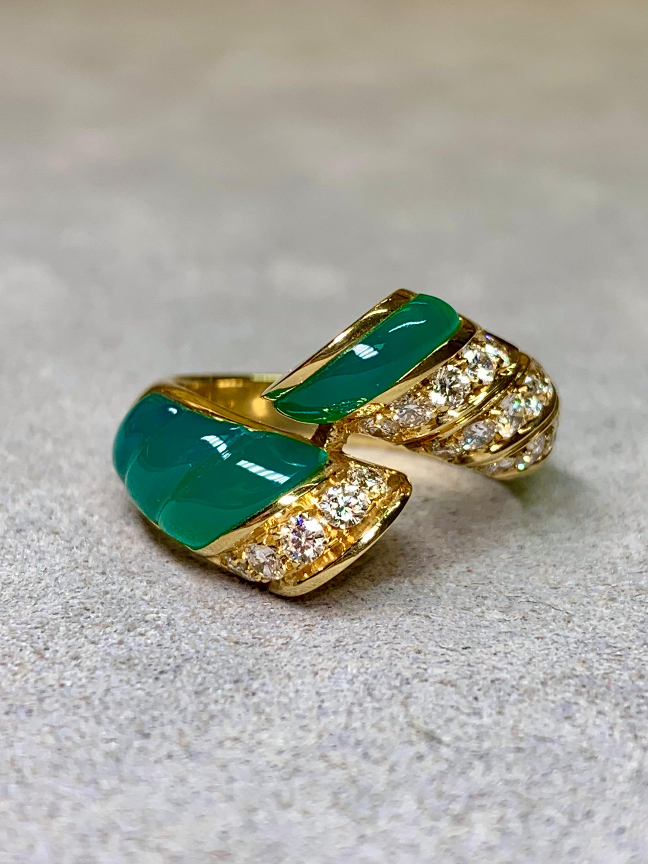 Nachlass Roberto Legnazzi 18K geschnitzt Grüner Chalcedon Diamant Bypass Cocktail Ring im Zustand „Hervorragend“ im Angebot in Winter Springs, FL