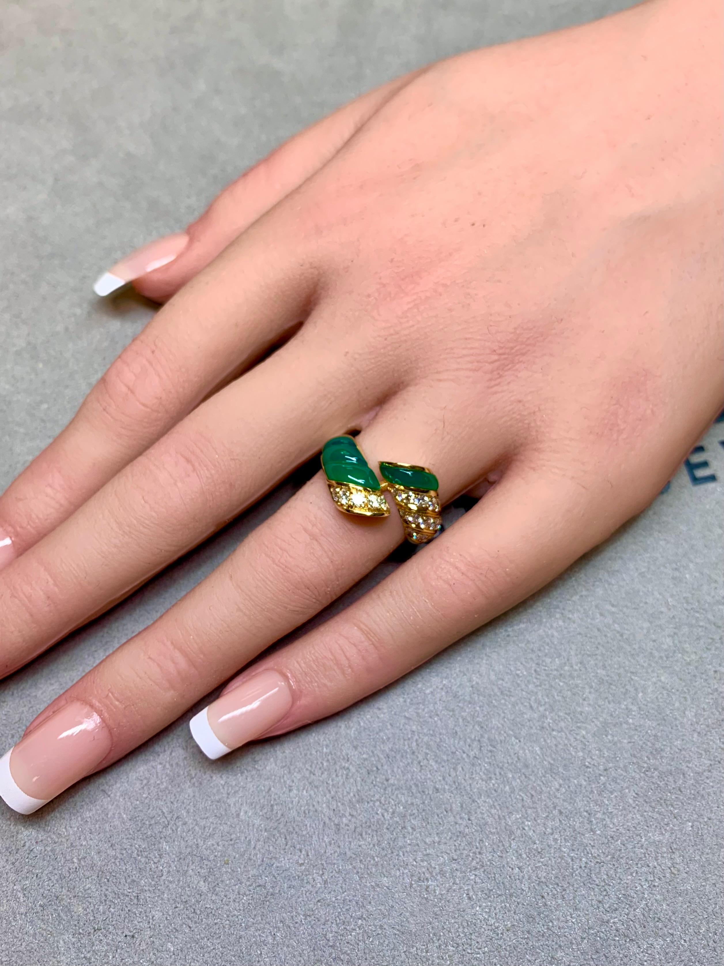 Nachlass Roberto Legnazzi 18K geschnitzt Grüner Chalcedon Diamant Bypass Cocktail Ring im Angebot 3