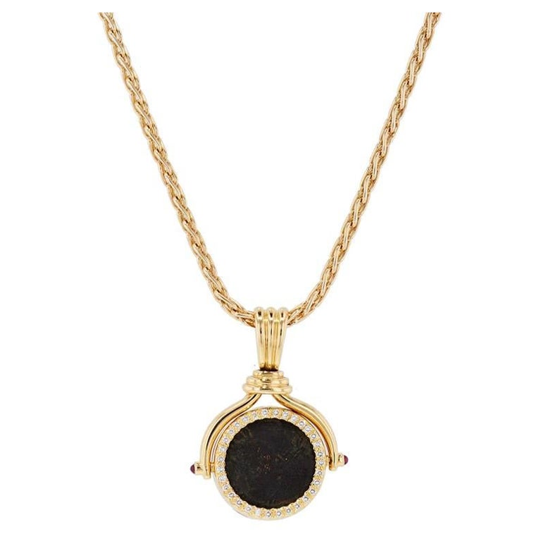 Estate Roman Diamond Pave Bezel Set Bronze Coin Pendentif Yellow Gold en vente