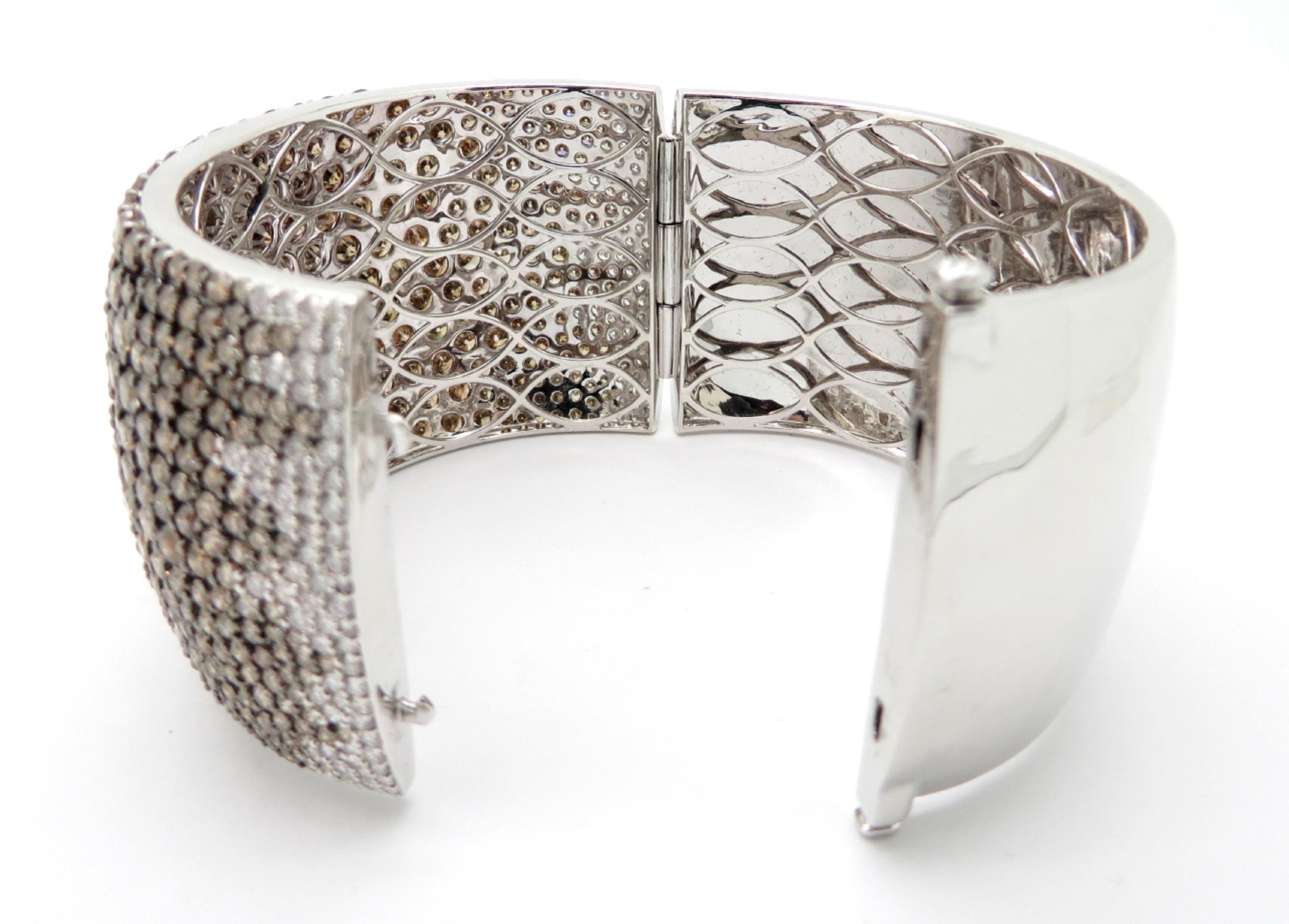 Women's Estate Round Brown Diamond Pave 18 Karat White Gold Bangle Bracelet For Sale