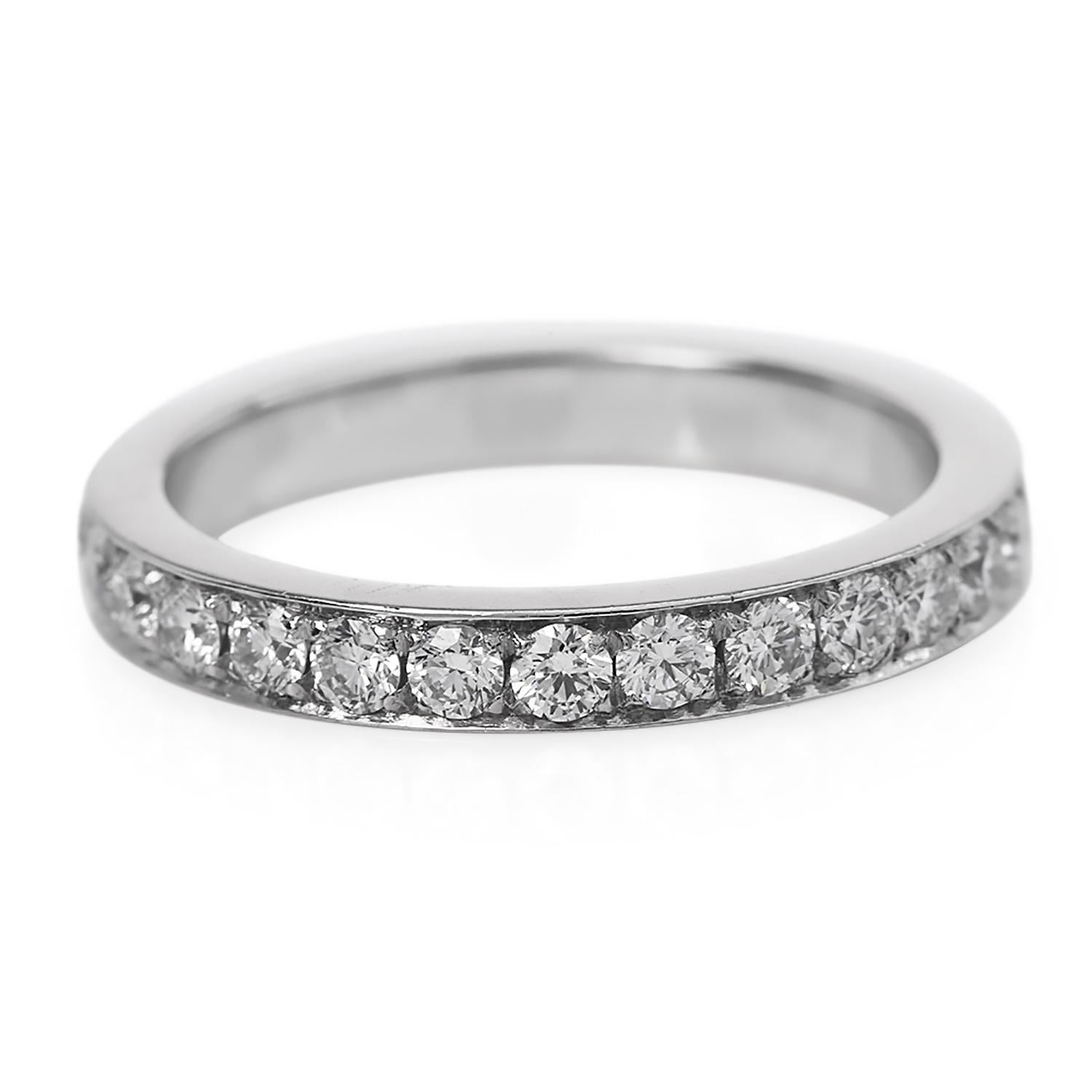 Estate Round Cut Diamant Platin Eternity Band Ring im Zustand „Hervorragend“ im Angebot in Miami, FL