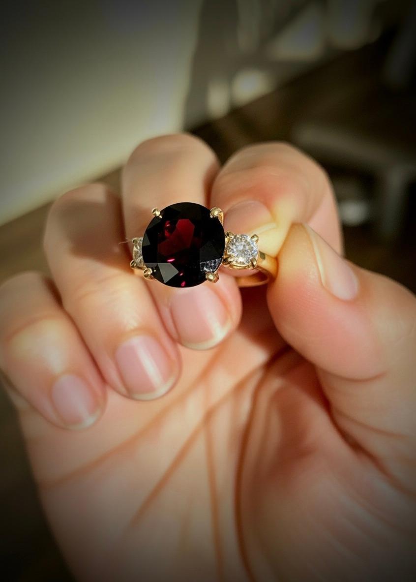 Taglio rotondo Anello di fidanzamento con diamante e spinello naturale taglio rotondo 18K in vendita