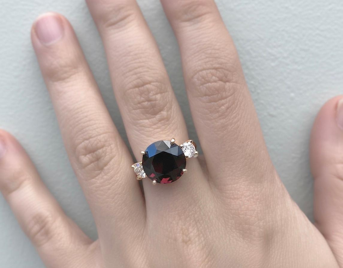 Anello di fidanzamento con diamante e spinello naturale taglio rotondo 18K in vendita 1