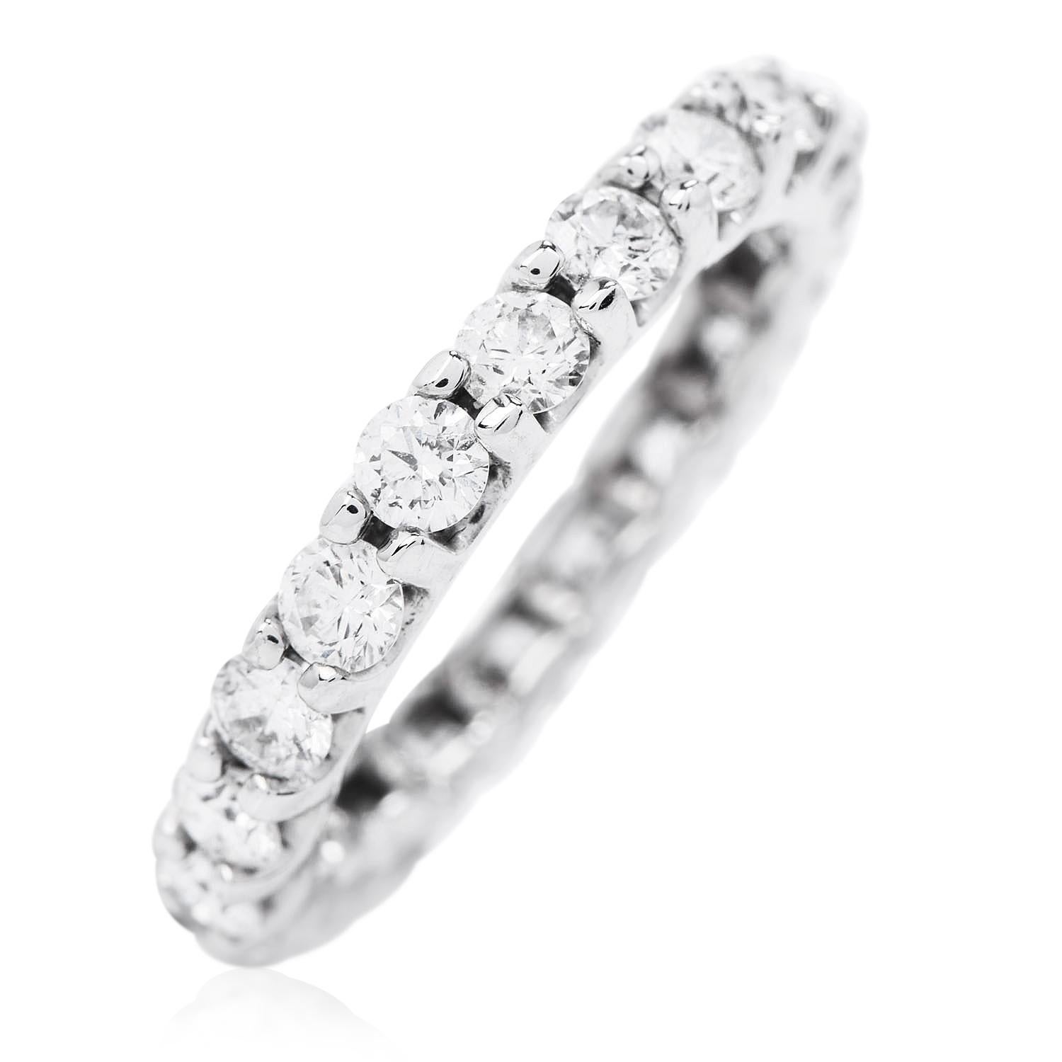 Estate Round Diamond 14K White Gold Classic Eternity Wedding Band Ring In Excellent Condition For Sale In Miami, FL