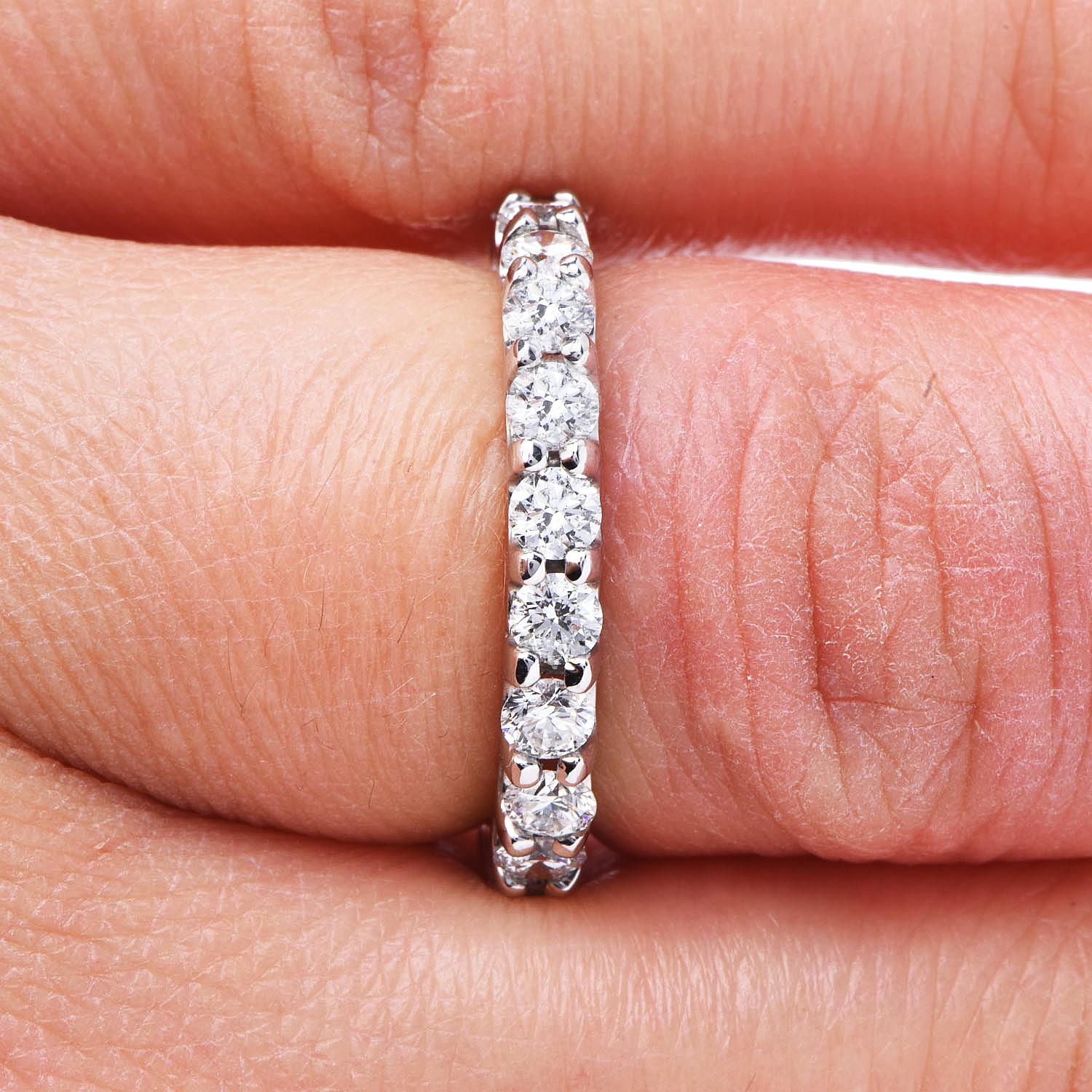 Women's Estate Round Diamond 14K White Gold Classic Eternity Wedding Band Ring For Sale