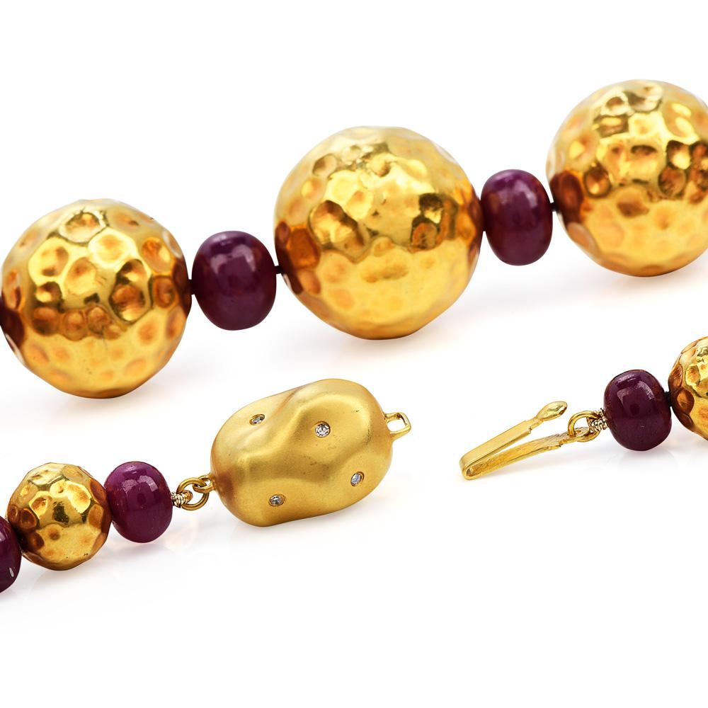 Nachlass Rubin Diamant 18k Gold strukturierte Matinee Halskette im Zustand „Hervorragend“ in Miami, FL